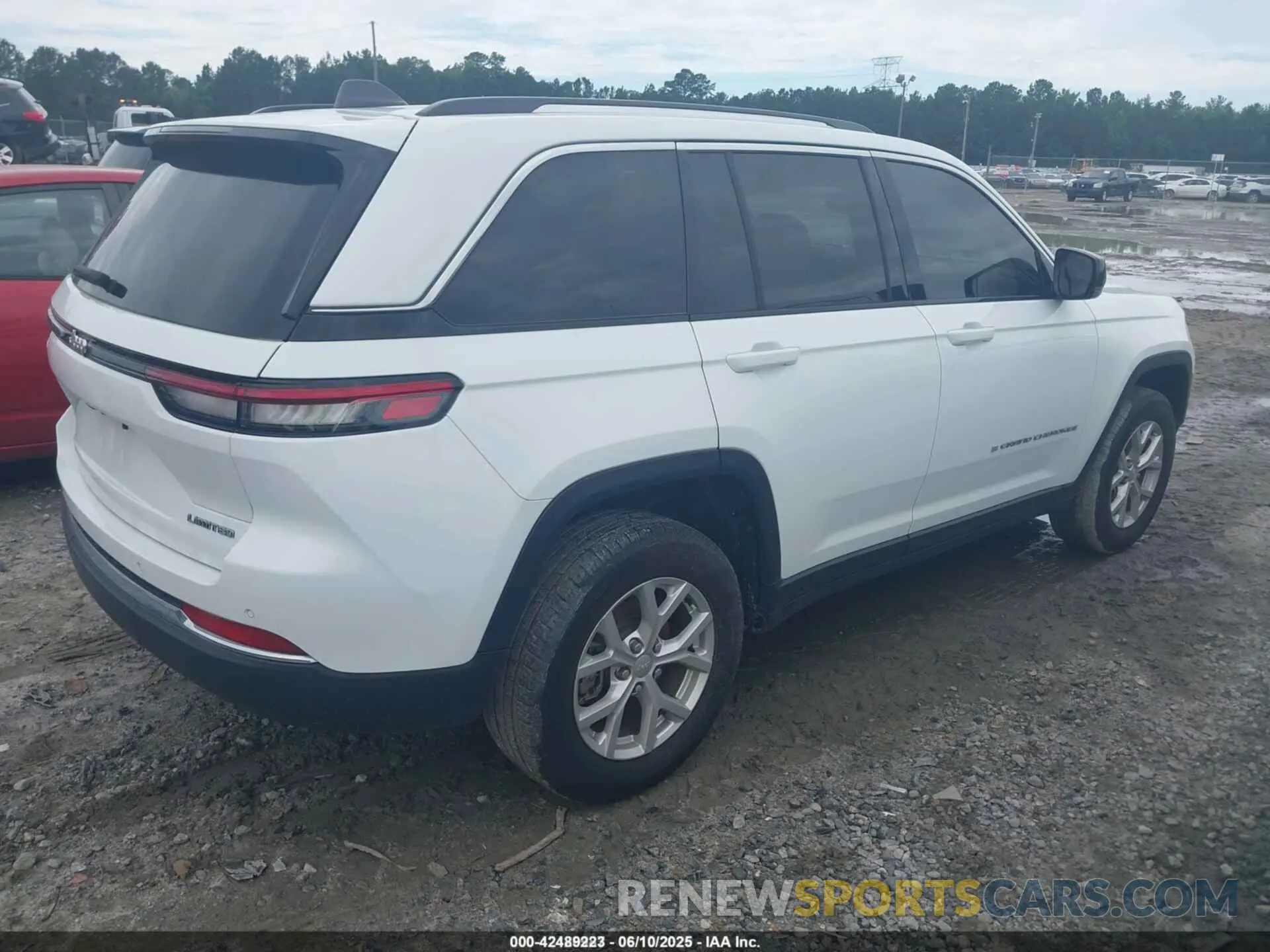 4 Photograph of a damaged car 1C4RJGBG9P8893627 JEEP GRAND CHEROKEE 2023