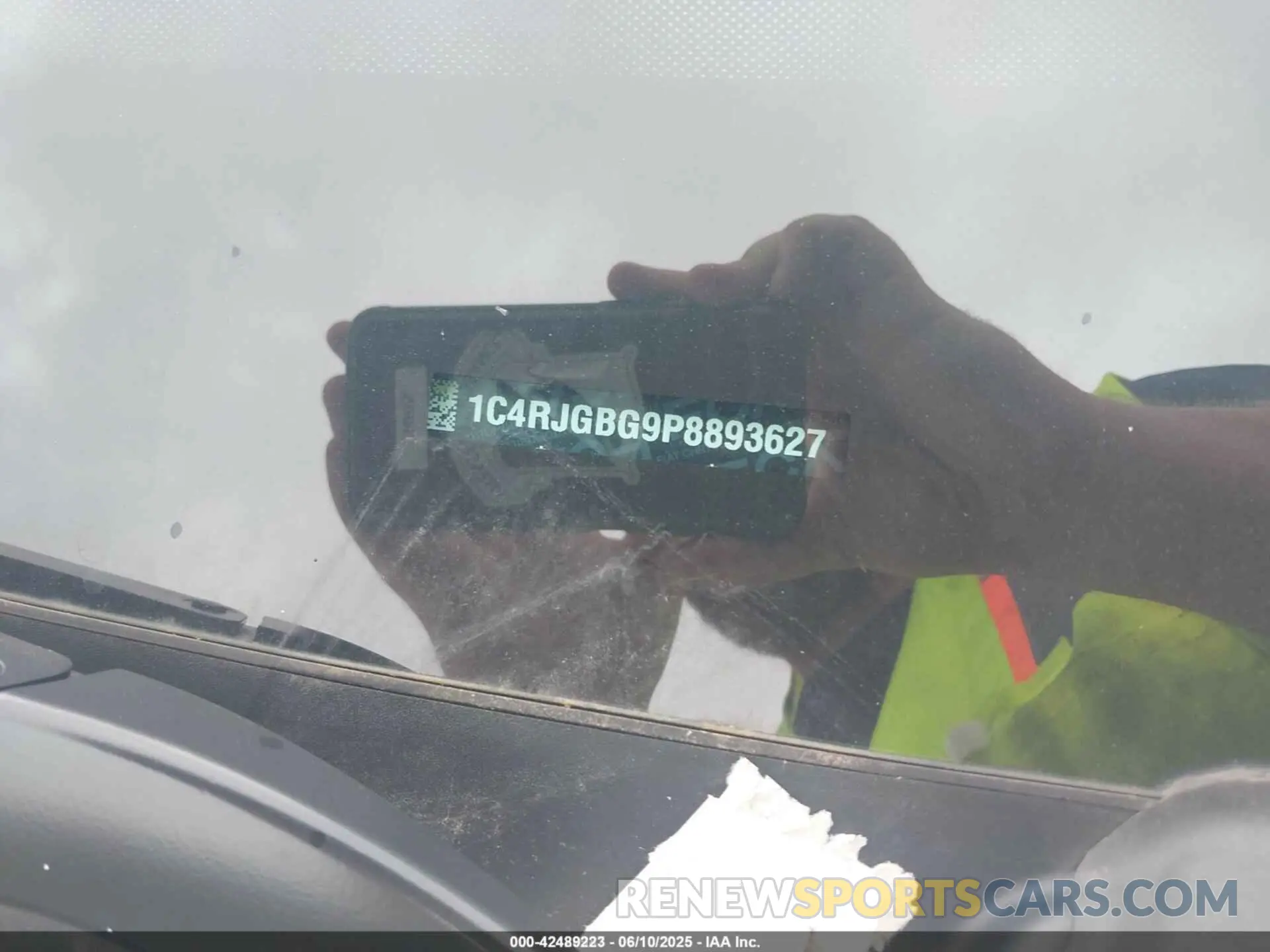 9 Photograph of a damaged car 1C4RJGBG9P8893627 JEEP GRAND CHEROKEE 2023