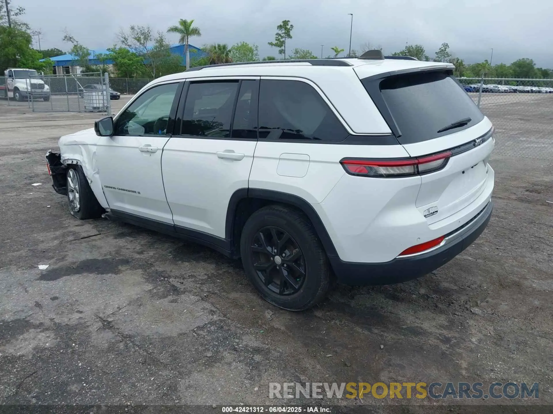 3 Photograph of a damaged car 1C4RJGBGXPC544537 JEEP GRAND CHEROKEE 2023
