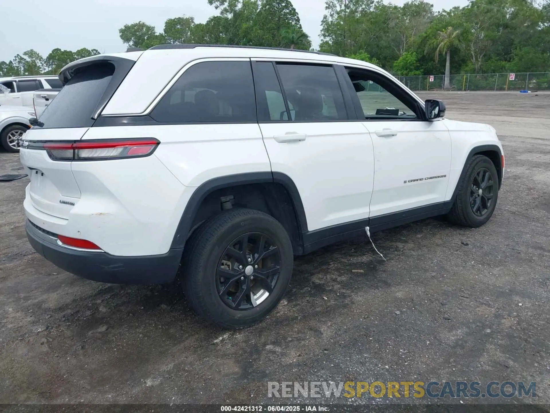 4 Photograph of a damaged car 1C4RJGBGXPC544537 JEEP GRAND CHEROKEE 2023
