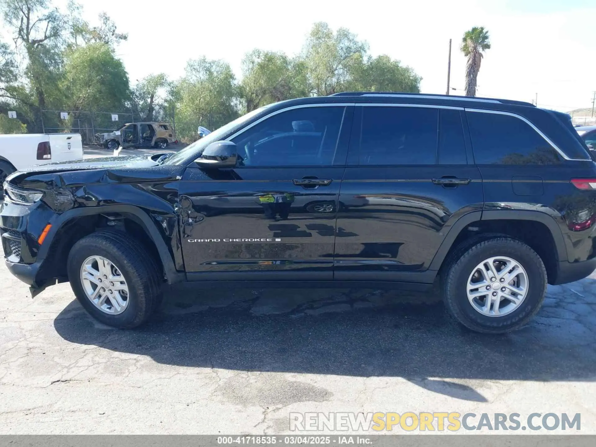 14 Photograph of a damaged car 1C4RJHAG0PC513708 JEEP GRAND CHEROKEE 2023