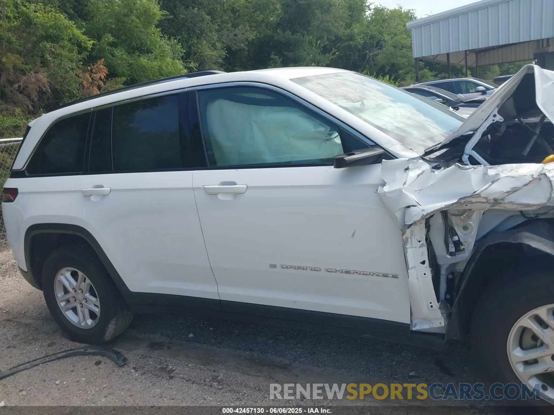13 Photograph of a damaged car 1C4RJHAG1PC641102 JEEP GRAND CHEROKEE 2023