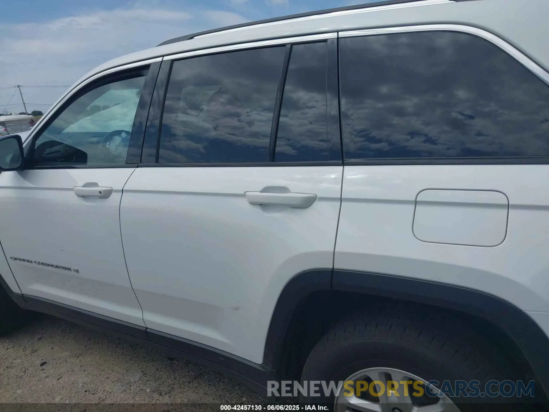 14 Photograph of a damaged car 1C4RJHAG1PC641102 JEEP GRAND CHEROKEE 2023