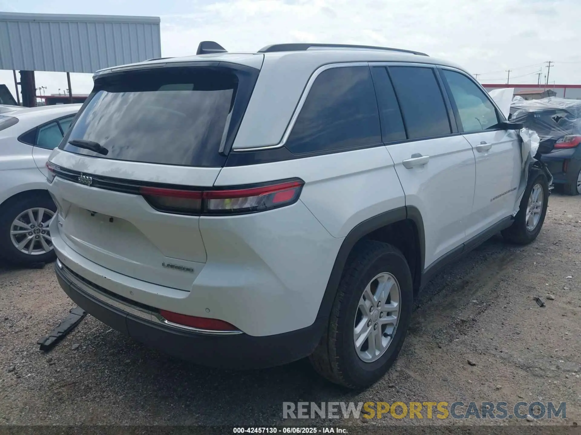4 Photograph of a damaged car 1C4RJHAG1PC641102 JEEP GRAND CHEROKEE 2023