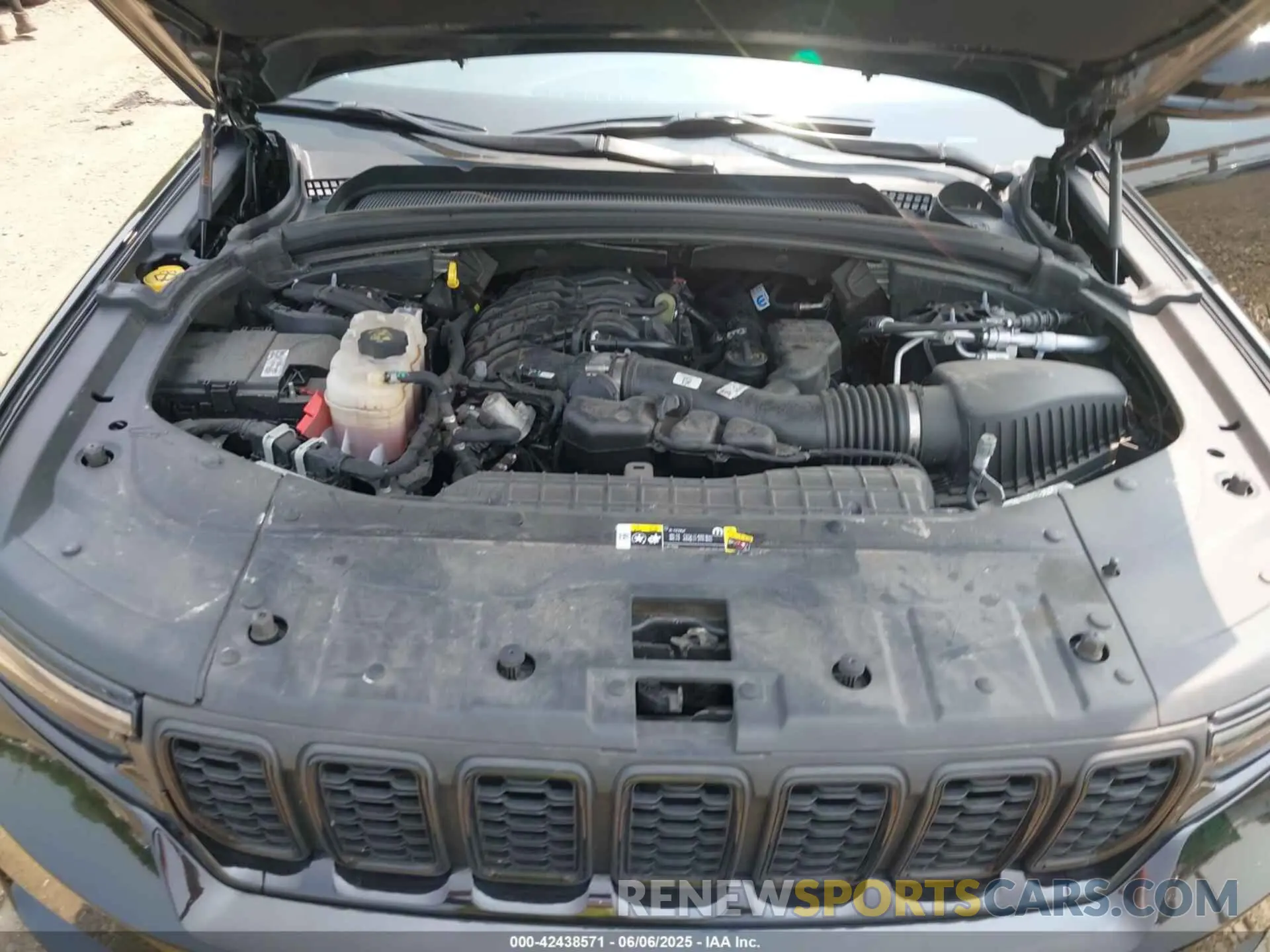 10 Photograph of a damaged car 1C4RJHAG2PC565454 JEEP GRAND CHEROKEE 2023