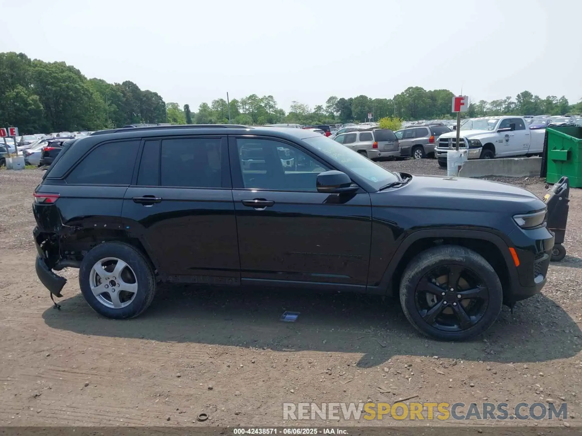 13 Photograph of a damaged car 1C4RJHAG2PC565454 JEEP GRAND CHEROKEE 2023