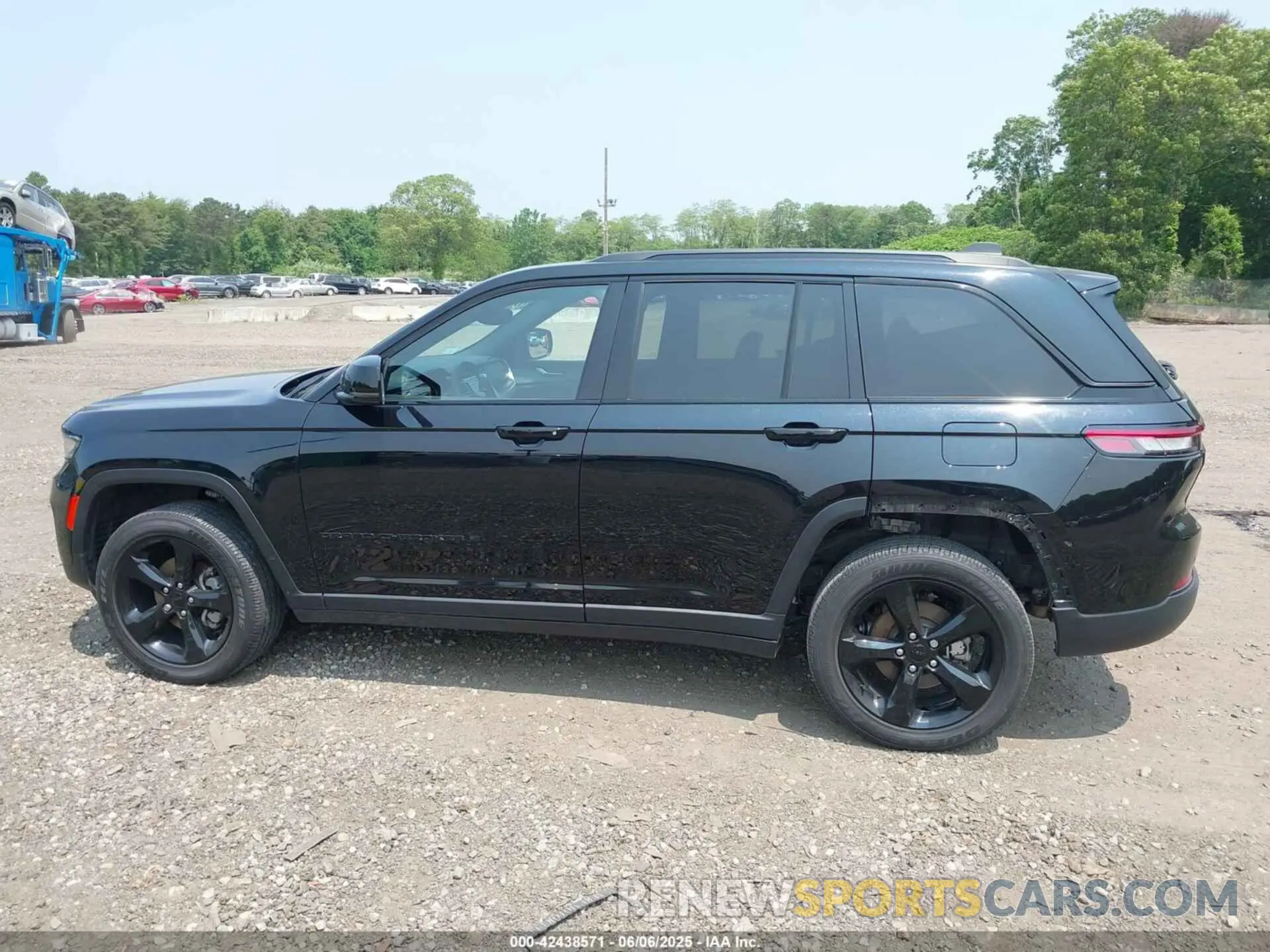 14 Photograph of a damaged car 1C4RJHAG2PC565454 JEEP GRAND CHEROKEE 2023