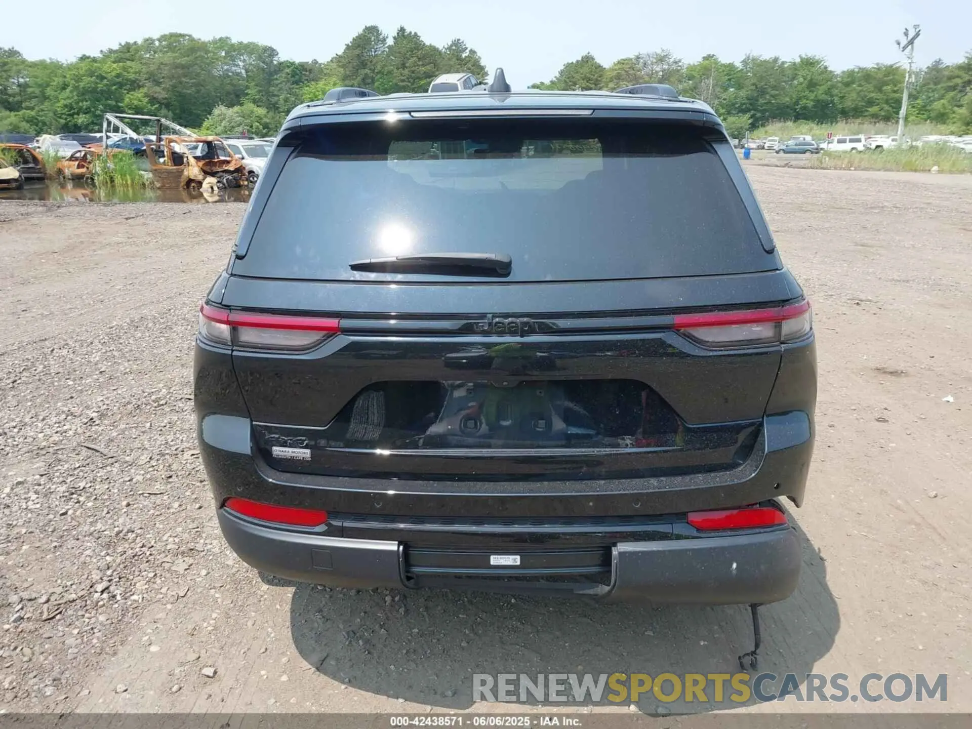 16 Photograph of a damaged car 1C4RJHAG2PC565454 JEEP GRAND CHEROKEE 2023