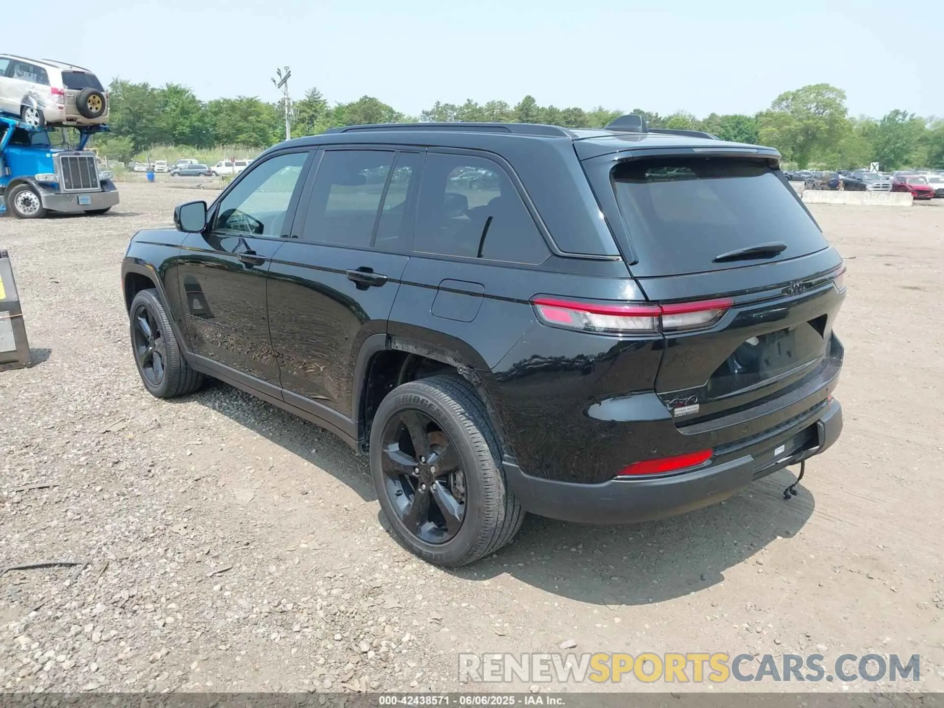 3 Photograph of a damaged car 1C4RJHAG2PC565454 JEEP GRAND CHEROKEE 2023