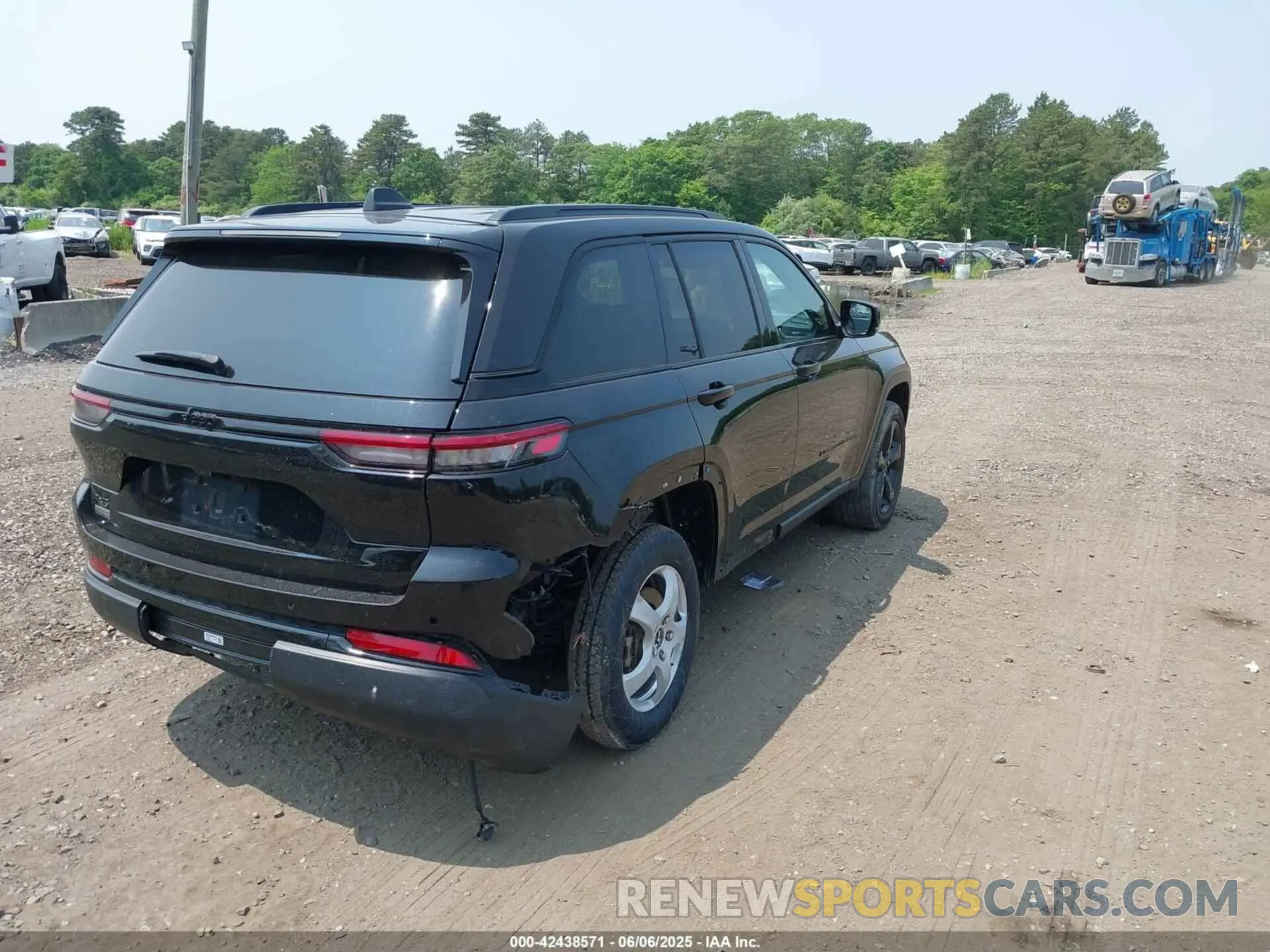 4 Photograph of a damaged car 1C4RJHAG2PC565454 JEEP GRAND CHEROKEE 2023