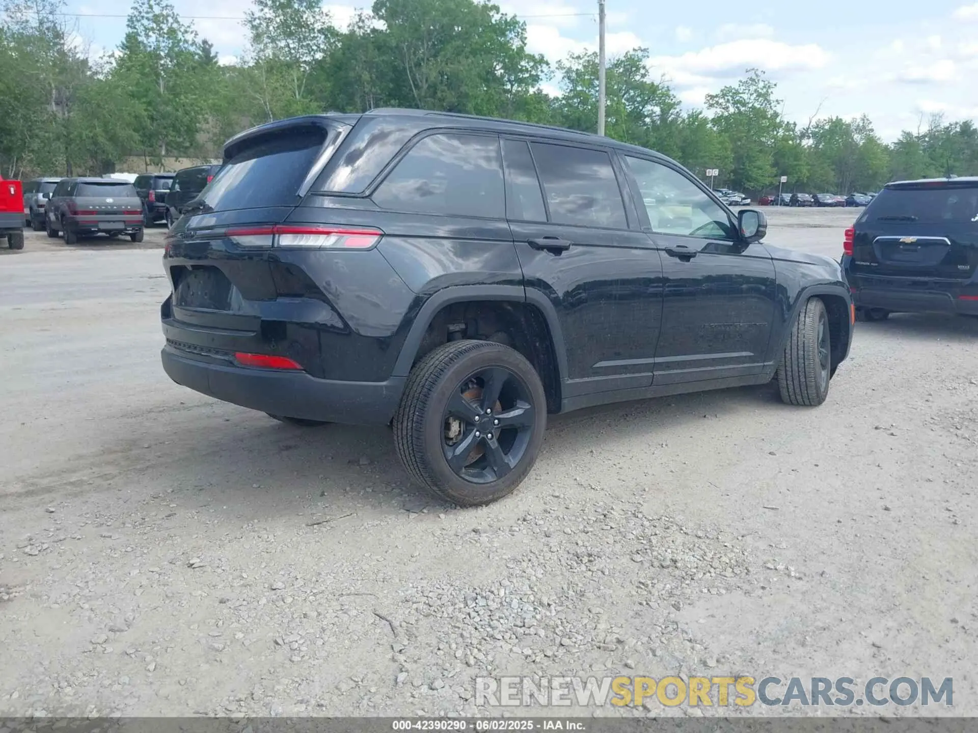 4 Photograph of a damaged car 1C4RJHAG2PC660094 JEEP GRAND CHEROKEE 2023