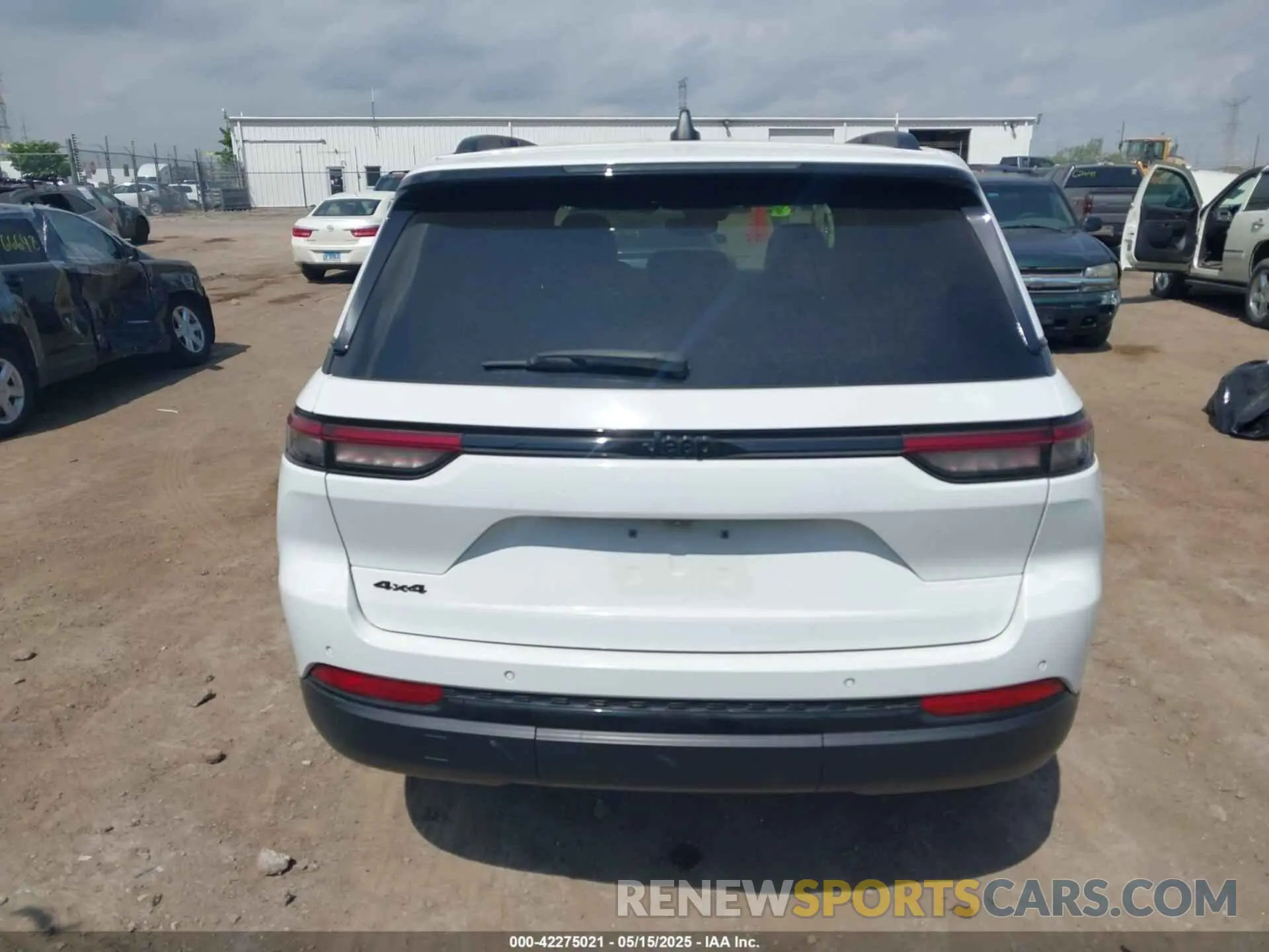 16 Photograph of a damaged car 1C4RJHAG4P8106056 JEEP GRAND CHEROKEE 2023