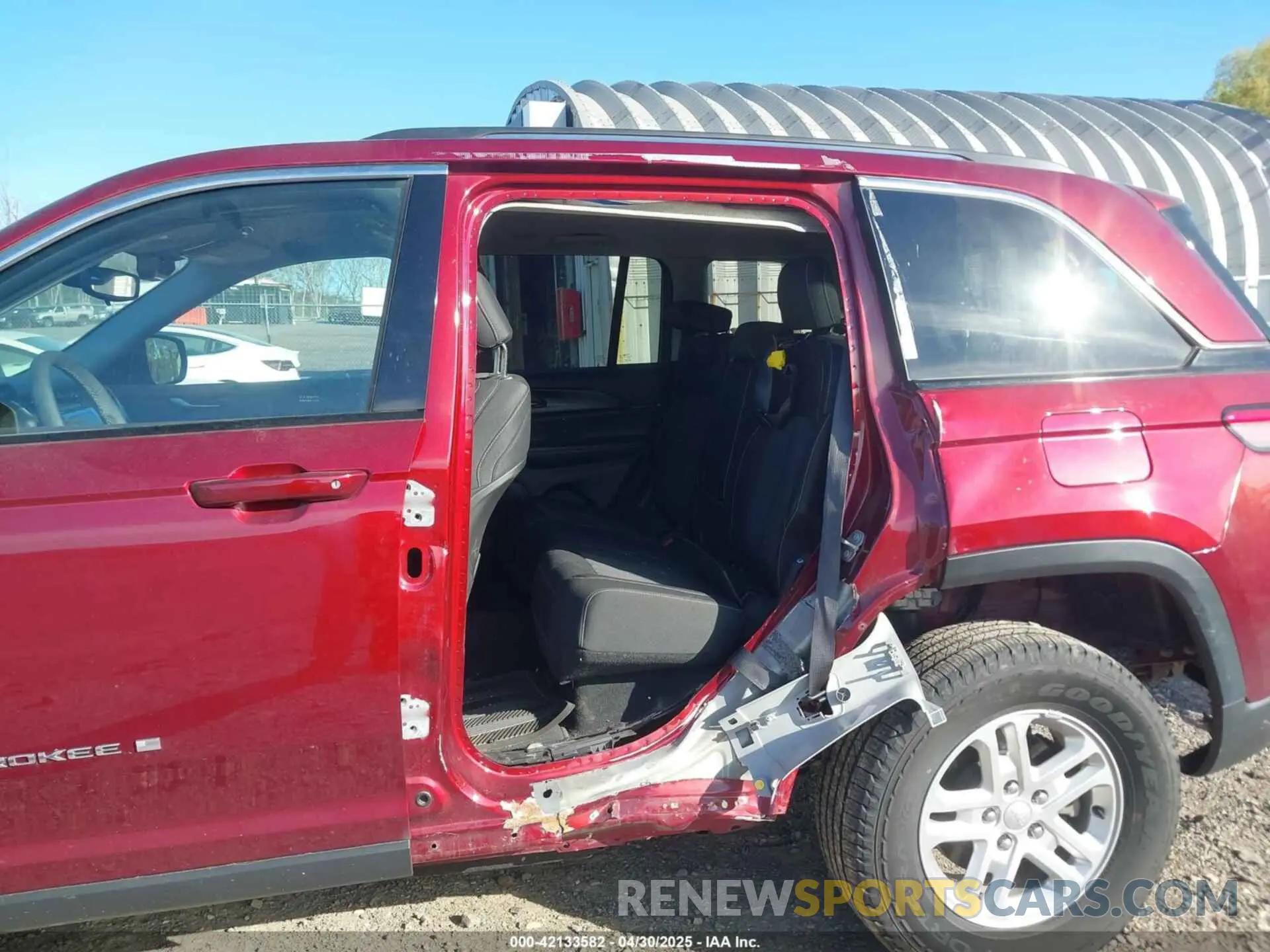 6 Photograph of a damaged car 1C4RJHAG6PC593502 JEEP GRAND CHEROKEE 2023
