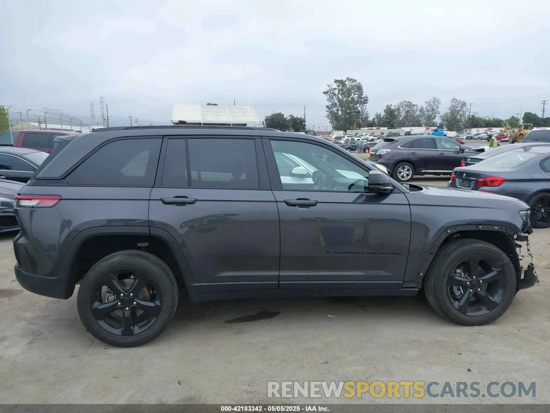 14 Photograph of a damaged car 1C4RJHAG7PC545975 JEEP GRAND CHEROKEE 2023