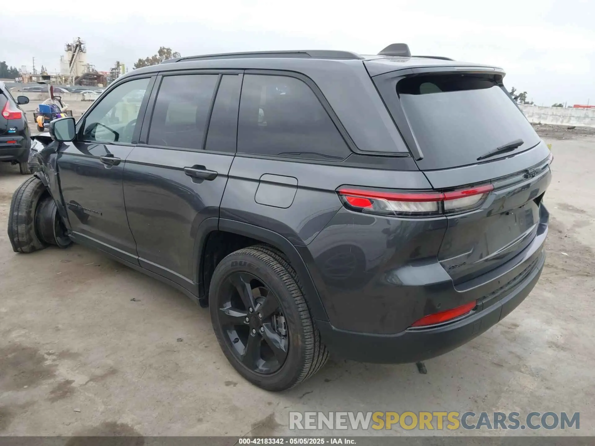 3 Photograph of a damaged car 1C4RJHAG7PC545975 JEEP GRAND CHEROKEE 2023