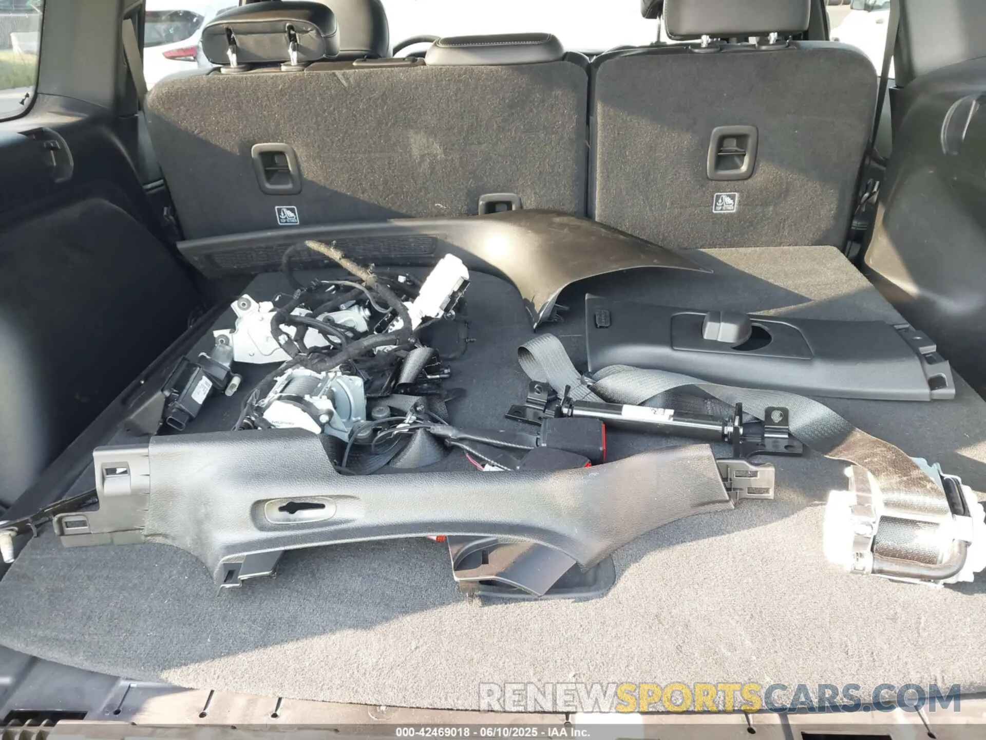 18 Photograph of a damaged car 1C4RJHAG7PC608850 JEEP GRAND CHEROKEE 2023