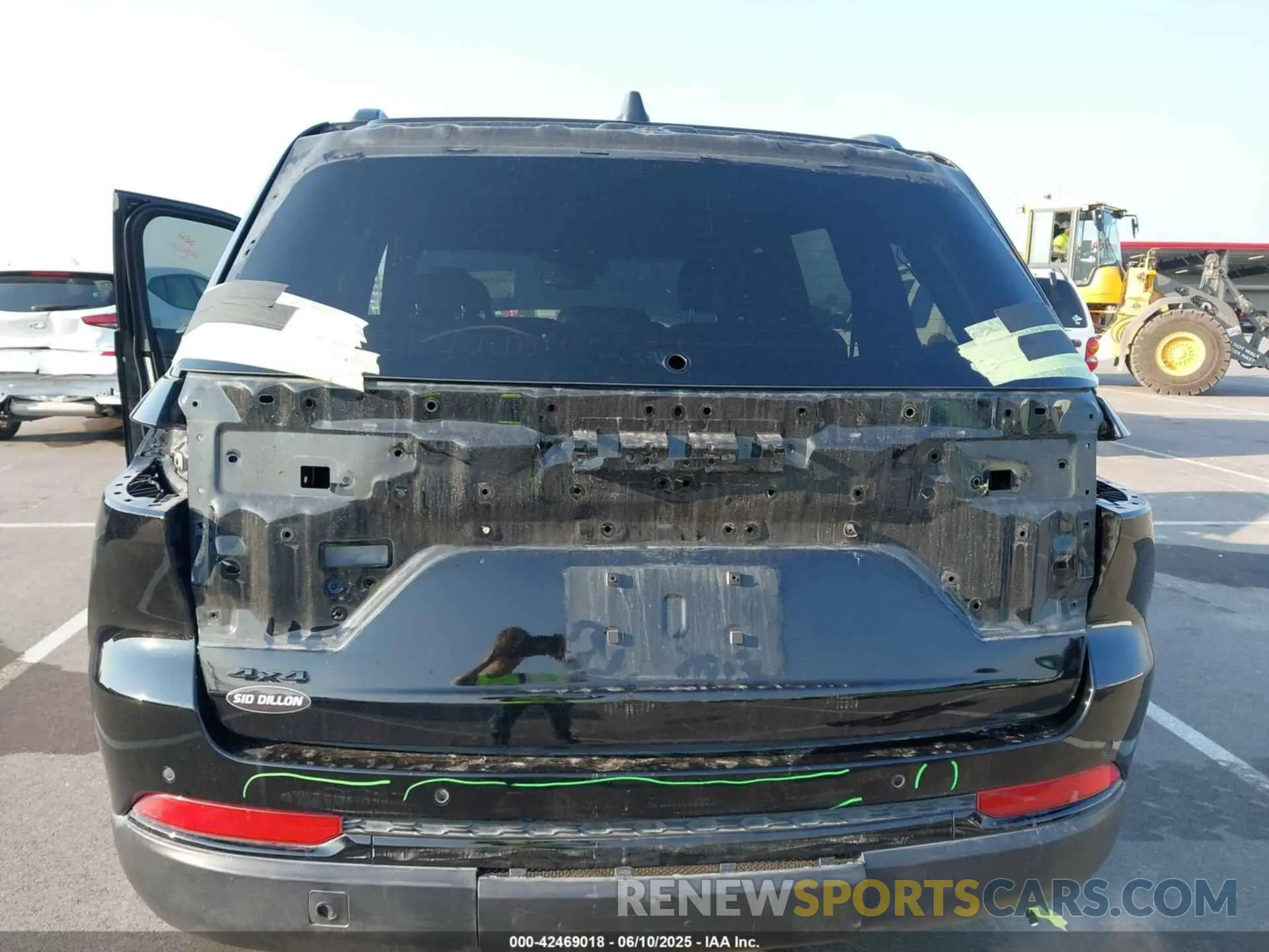 6 Photograph of a damaged car 1C4RJHAG7PC608850 JEEP GRAND CHEROKEE 2023