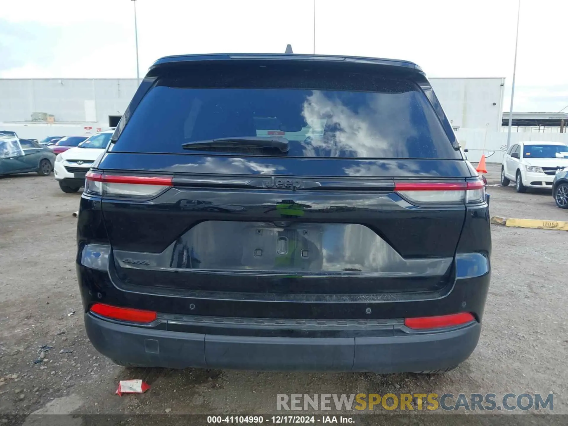 17 Photograph of a damaged car 1C4RJHAG7PC661998 JEEP GRAND CHEROKEE 2023