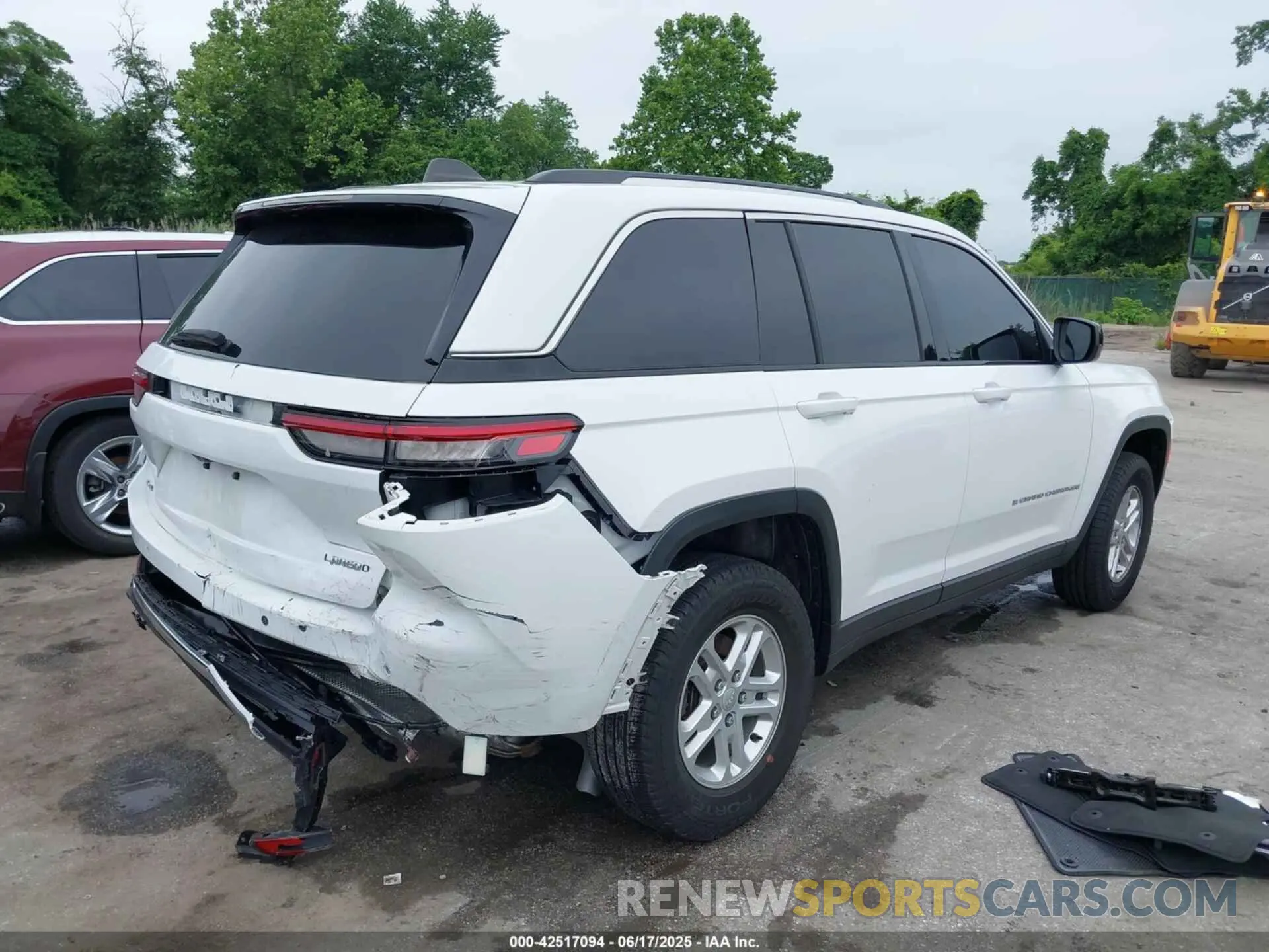 4 Photograph of a damaged car 1C4RJHAG8PC529459 JEEP GRAND CHEROKEE 2023