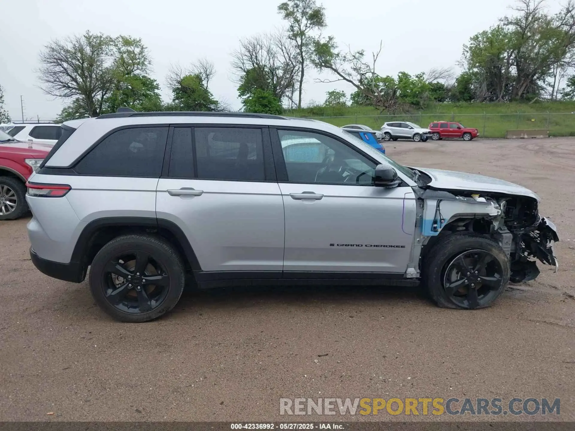 14 Photograph of a damaged car 1C4RJHAG8PC611840 JEEP GRAND CHEROKEE 2023