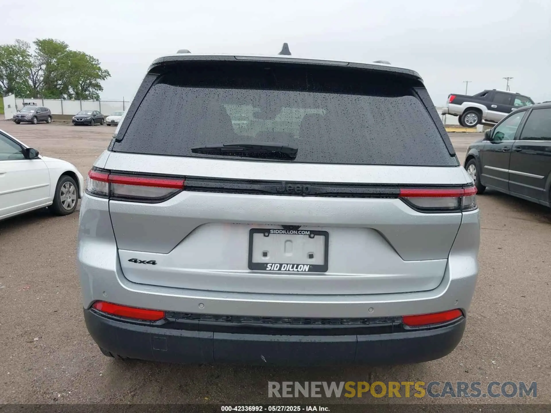17 Photograph of a damaged car 1C4RJHAG8PC611840 JEEP GRAND CHEROKEE 2023