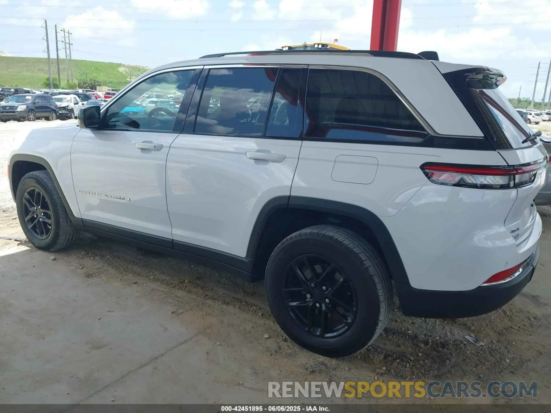 14 Photograph of a damaged car 1C4RJHAG8PC670600 JEEP GRAND CHEROKEE 2023