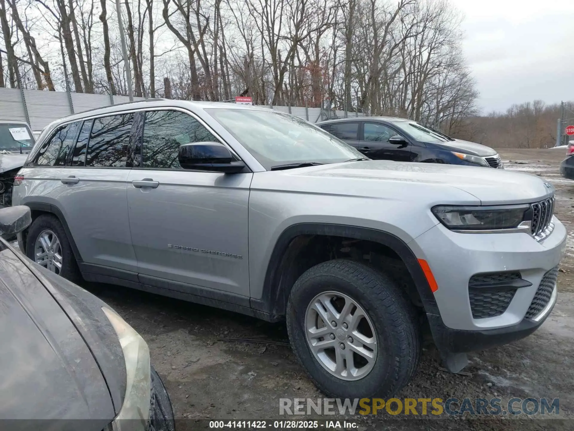 14 Photograph of a damaged car 1C4RJHAG9P8909798 JEEP GRAND CHEROKEE 2023