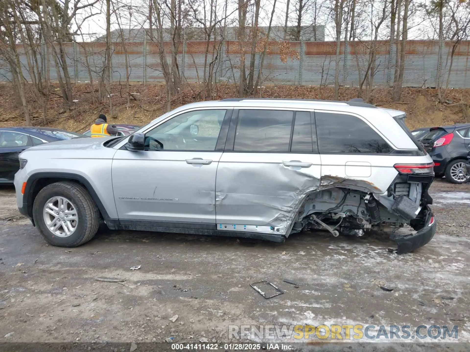 15 Photograph of a damaged car 1C4RJHAG9P8909798 JEEP GRAND CHEROKEE 2023