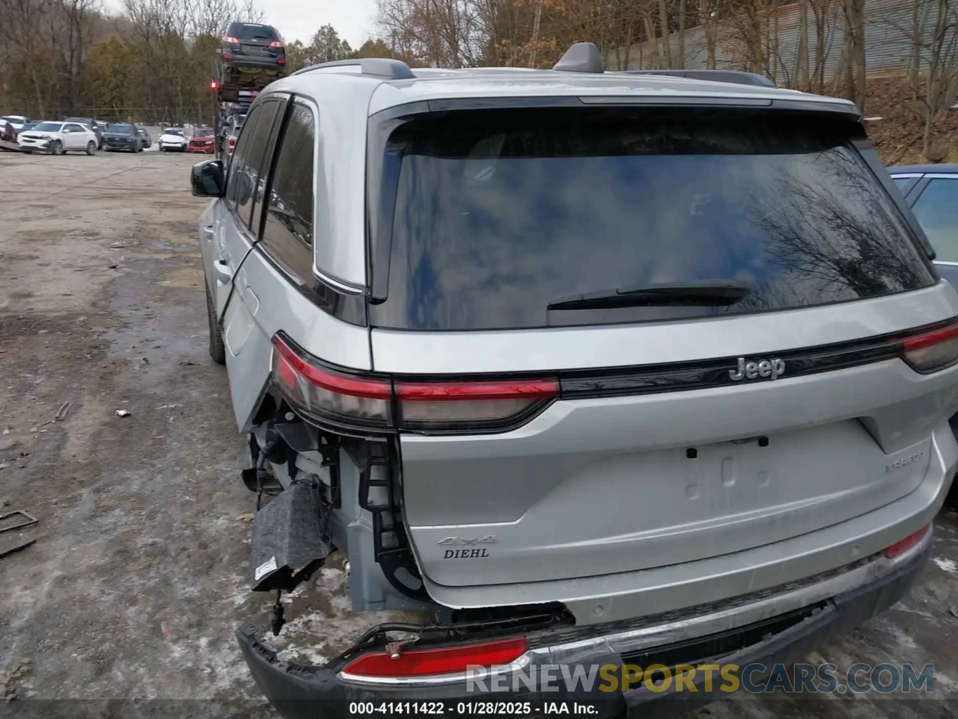 18 Photograph of a damaged car 1C4RJHAG9P8909798 JEEP GRAND CHEROKEE 2023