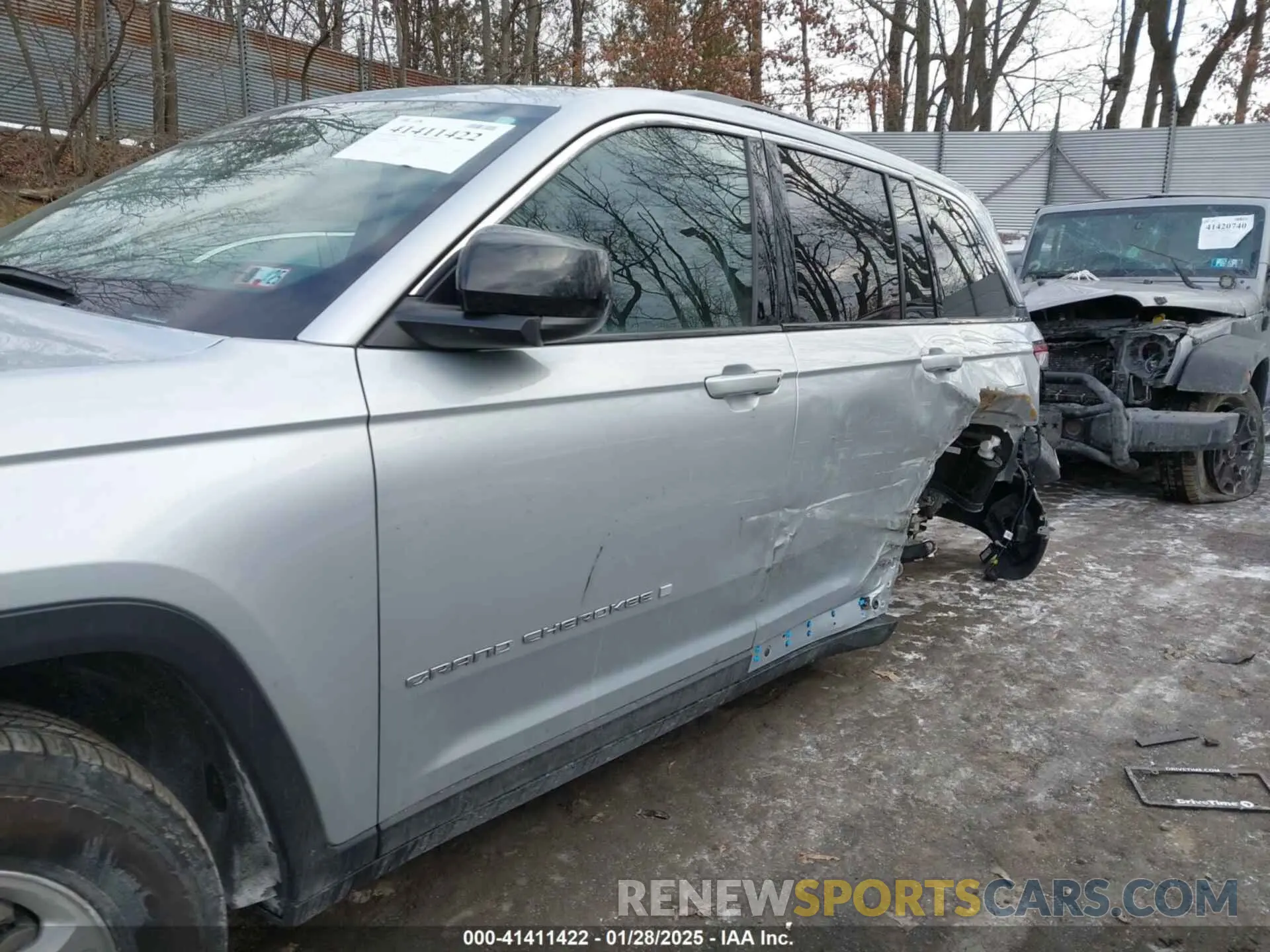 22 Photograph of a damaged car 1C4RJHAG9P8909798 JEEP GRAND CHEROKEE 2023
