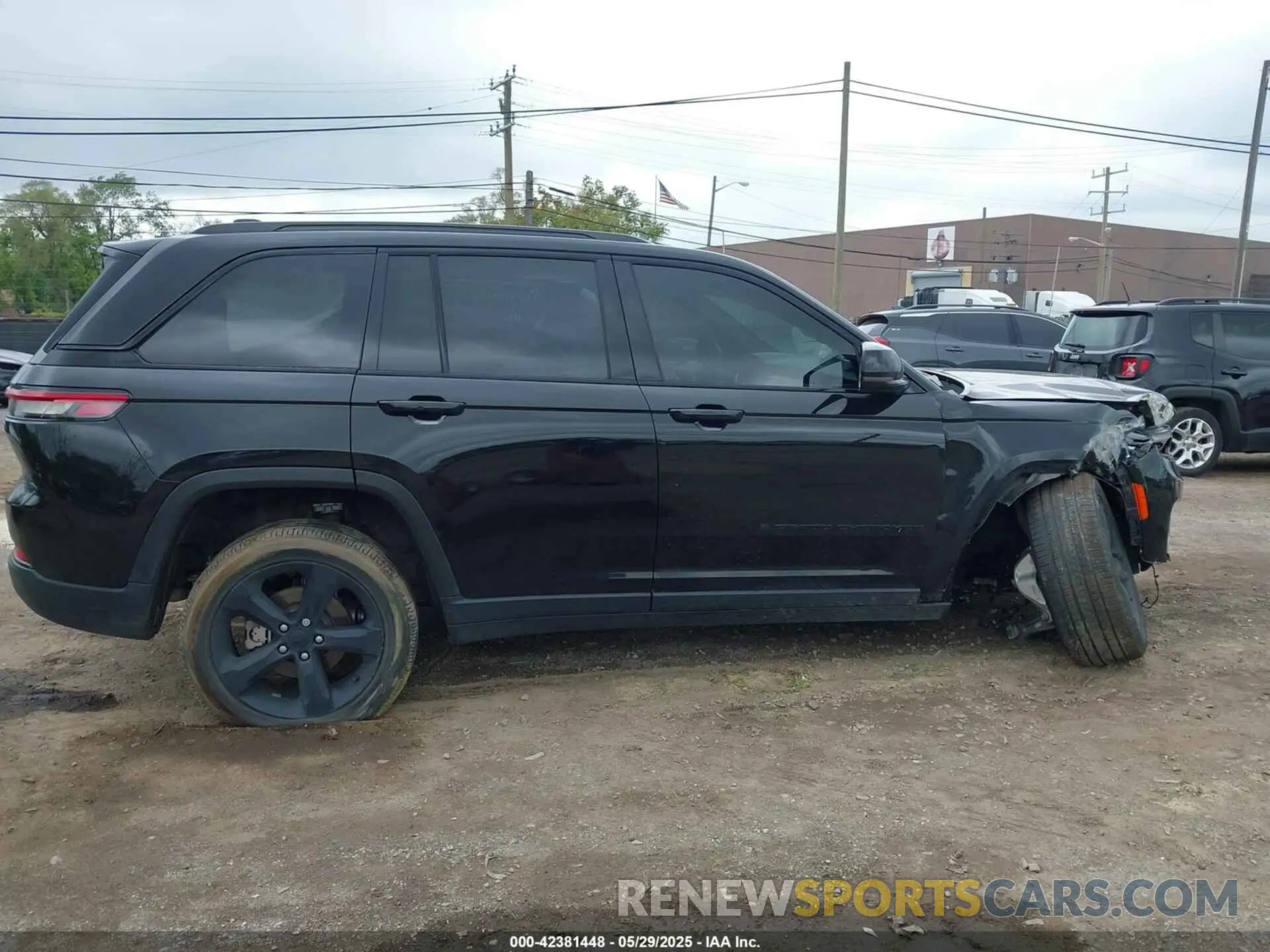 13 Photograph of a damaged car 1C4RJHAG9PC543905 JEEP GRAND CHEROKEE 2023