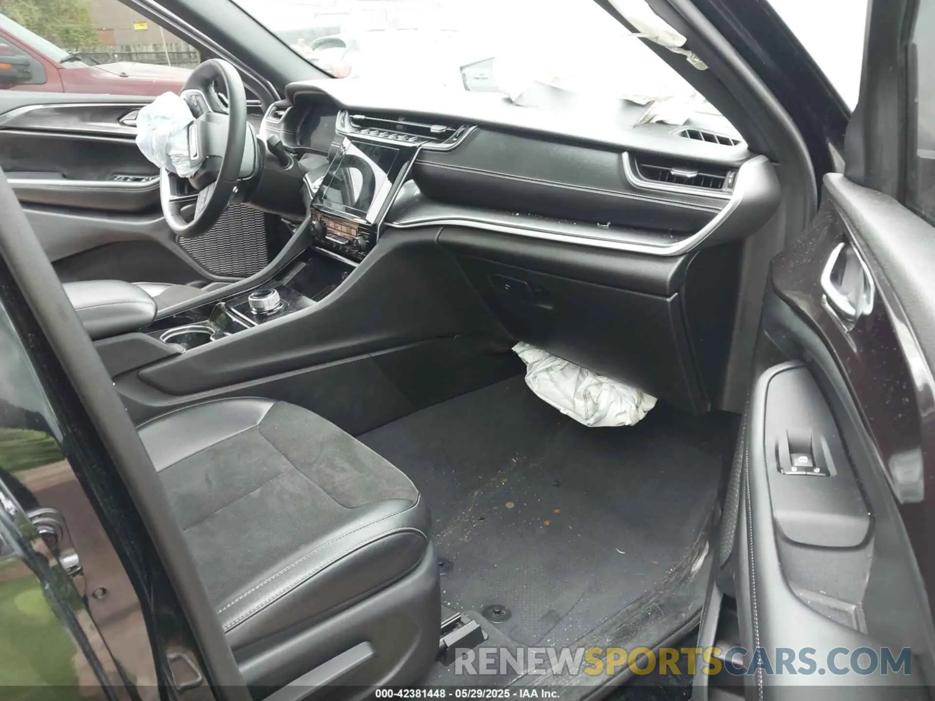 5 Photograph of a damaged car 1C4RJHAG9PC543905 JEEP GRAND CHEROKEE 2023
