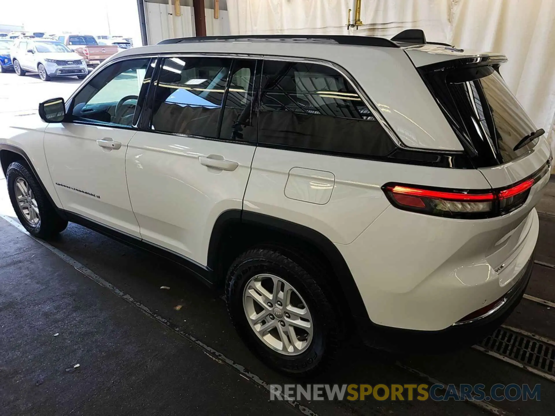 18 Photograph of a damaged car 1C4RJHAG9PC674459 JEEP GRAND CHEROKEE 2023