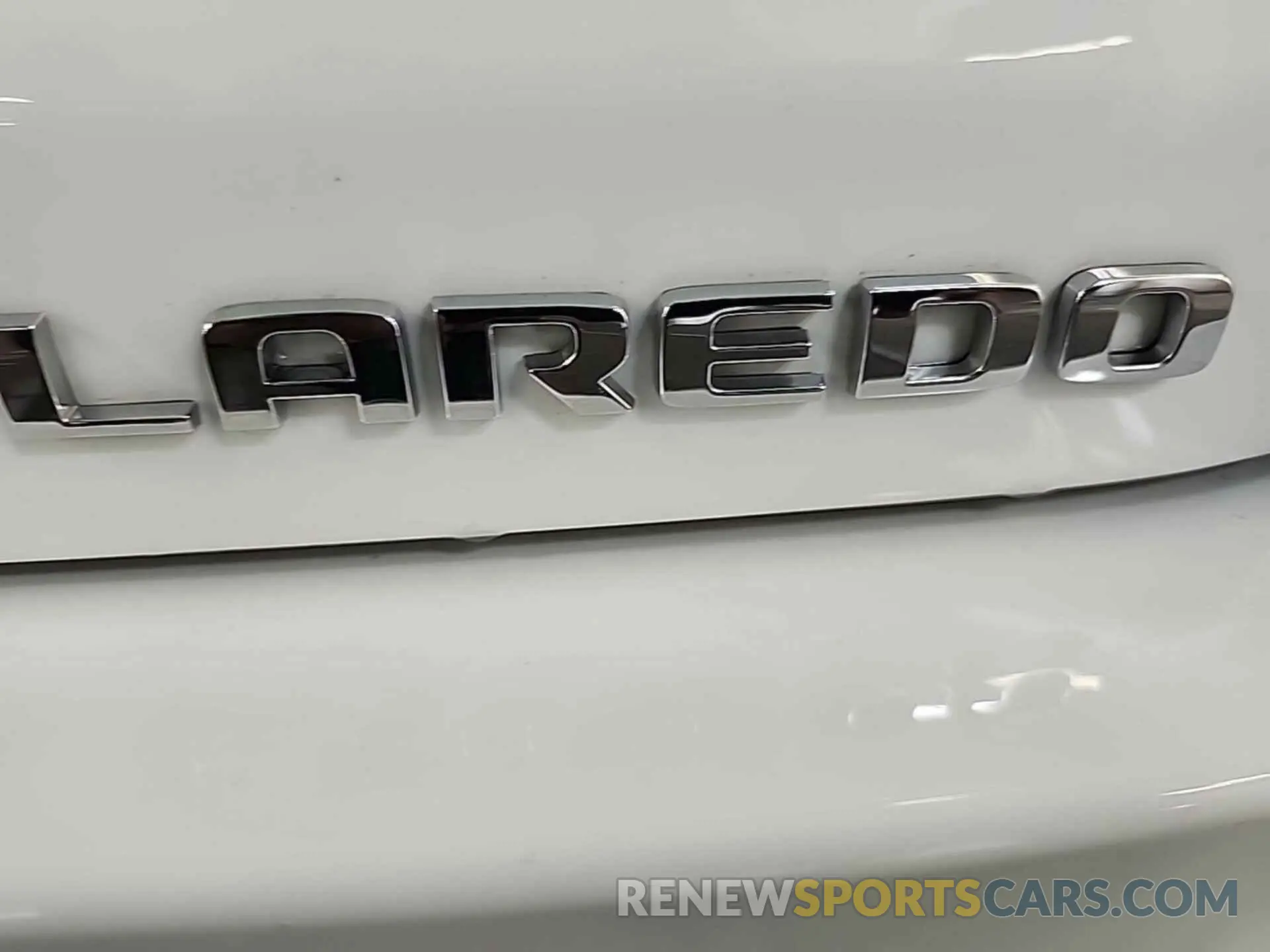 19 Photograph of a damaged car 1C4RJHAG9PC674459 JEEP GRAND CHEROKEE 2023