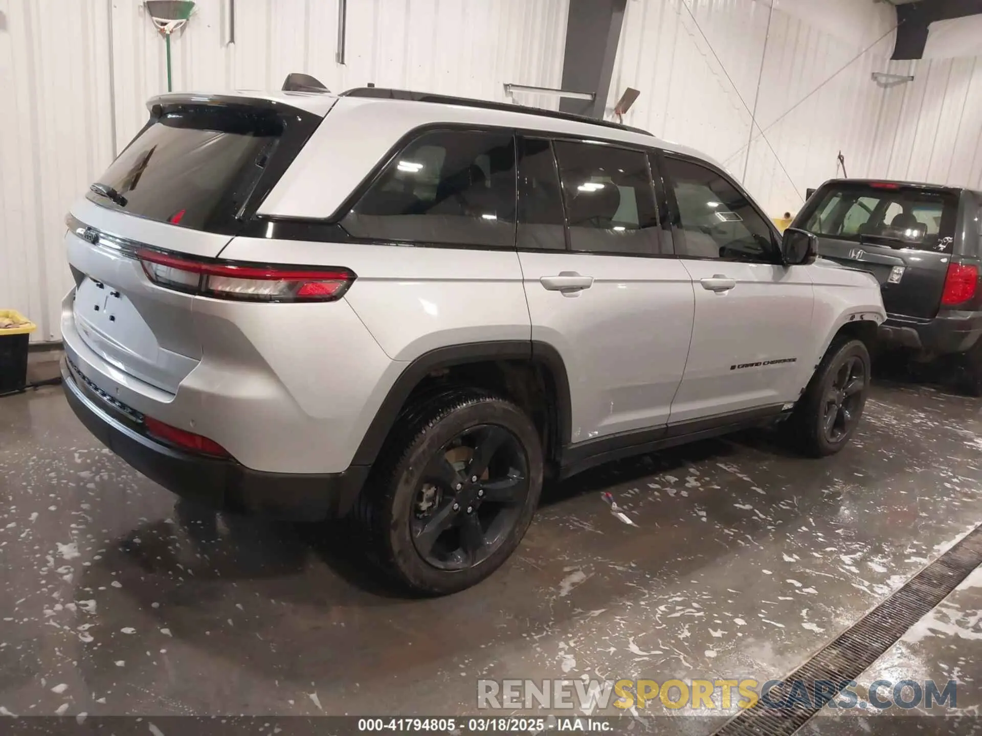 4 Photograph of a damaged car 1C4RJHAGXP8882546 JEEP GRAND CHEROKEE 2023