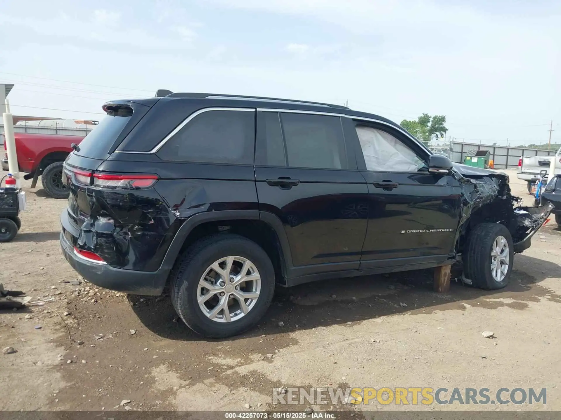 13 Photograph of a damaged car 1C4RJHBG1PC537577 JEEP GRAND CHEROKEE 2023