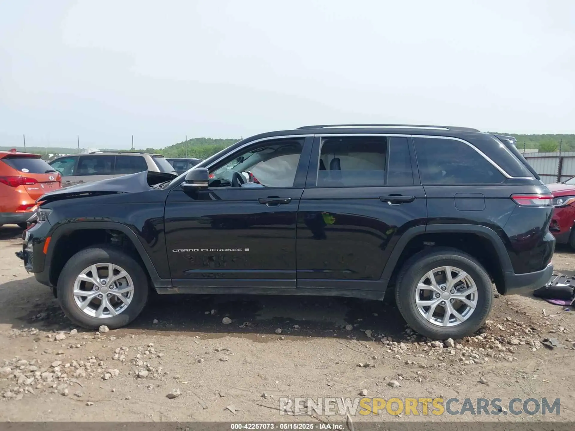 14 Photograph of a damaged car 1C4RJHBG1PC537577 JEEP GRAND CHEROKEE 2023