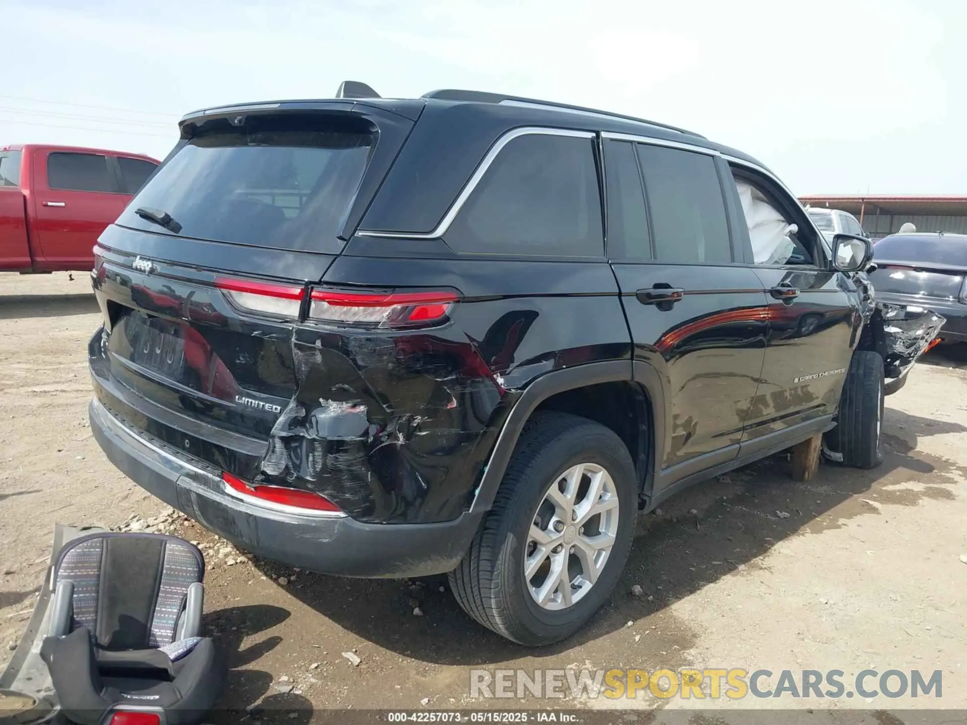 4 Photograph of a damaged car 1C4RJHBG1PC537577 JEEP GRAND CHEROKEE 2023