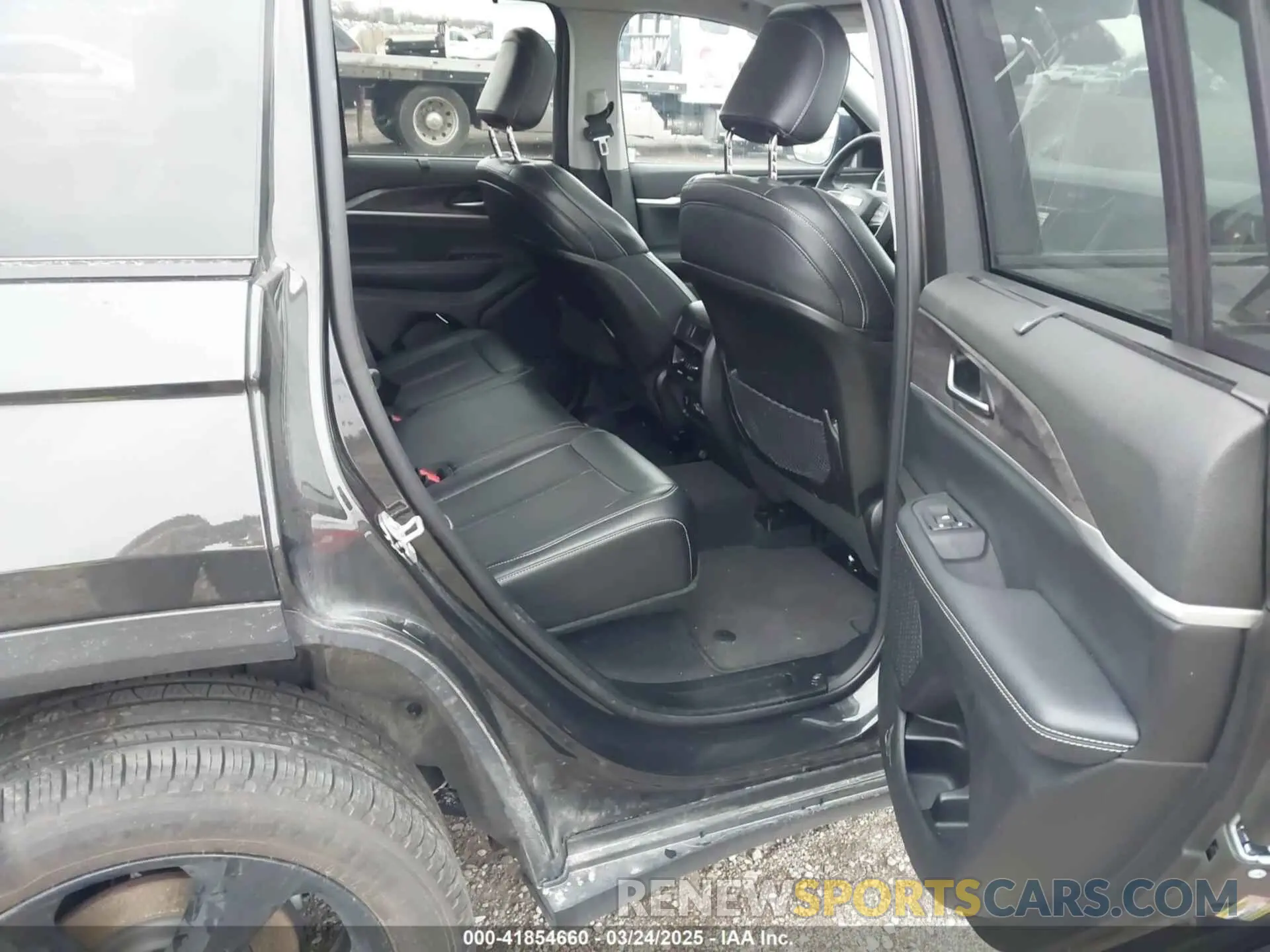 8 Photograph of a damaged car 1C4RJHBG3P8844297 JEEP GRAND CHEROKEE 2023