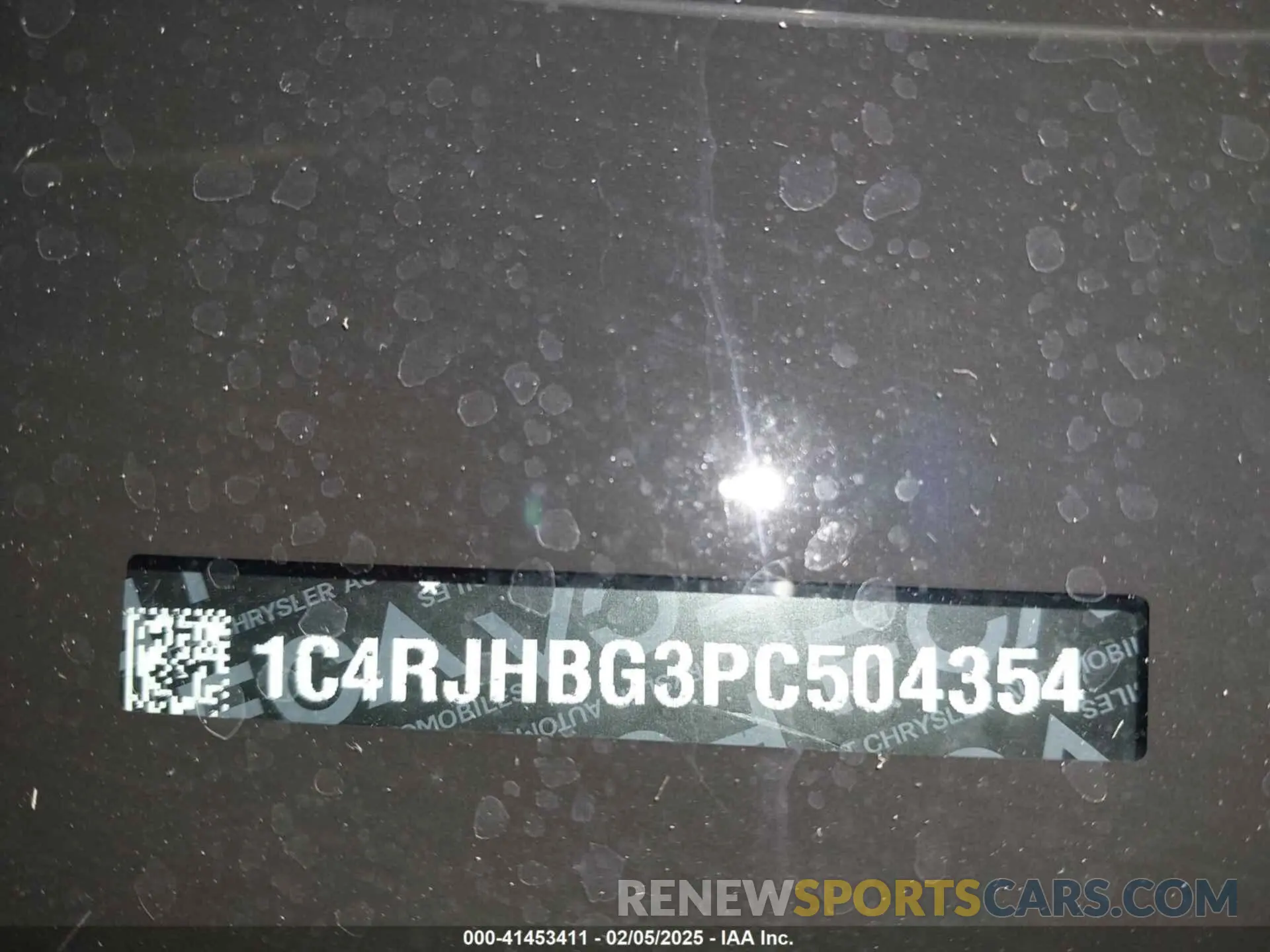 18 Photograph of a damaged car 1C4RJHBG3PC504354 JEEP GRAND CHEROKEE 2023
