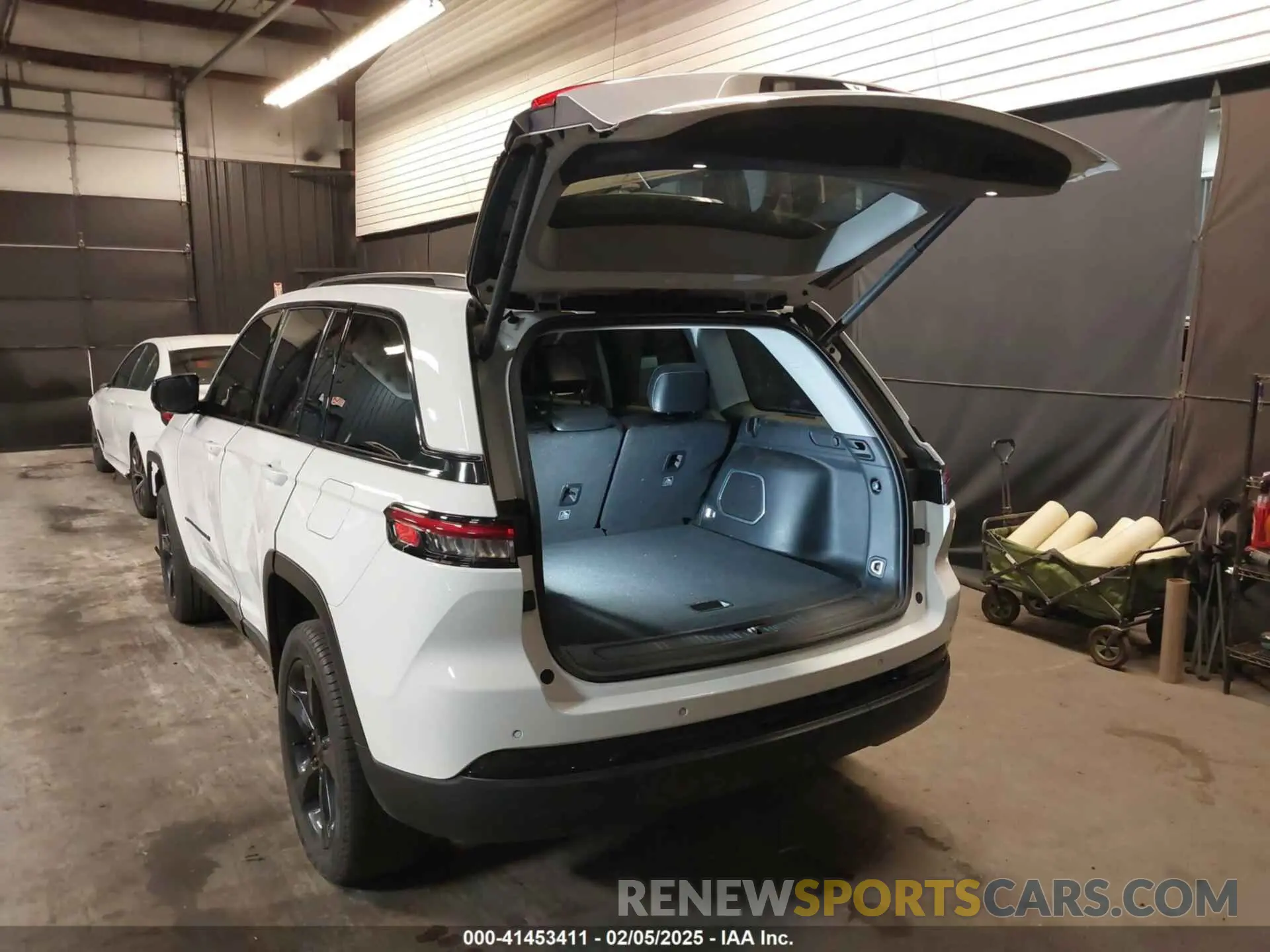 3 Photograph of a damaged car 1C4RJHBG3PC504354 JEEP GRAND CHEROKEE 2023