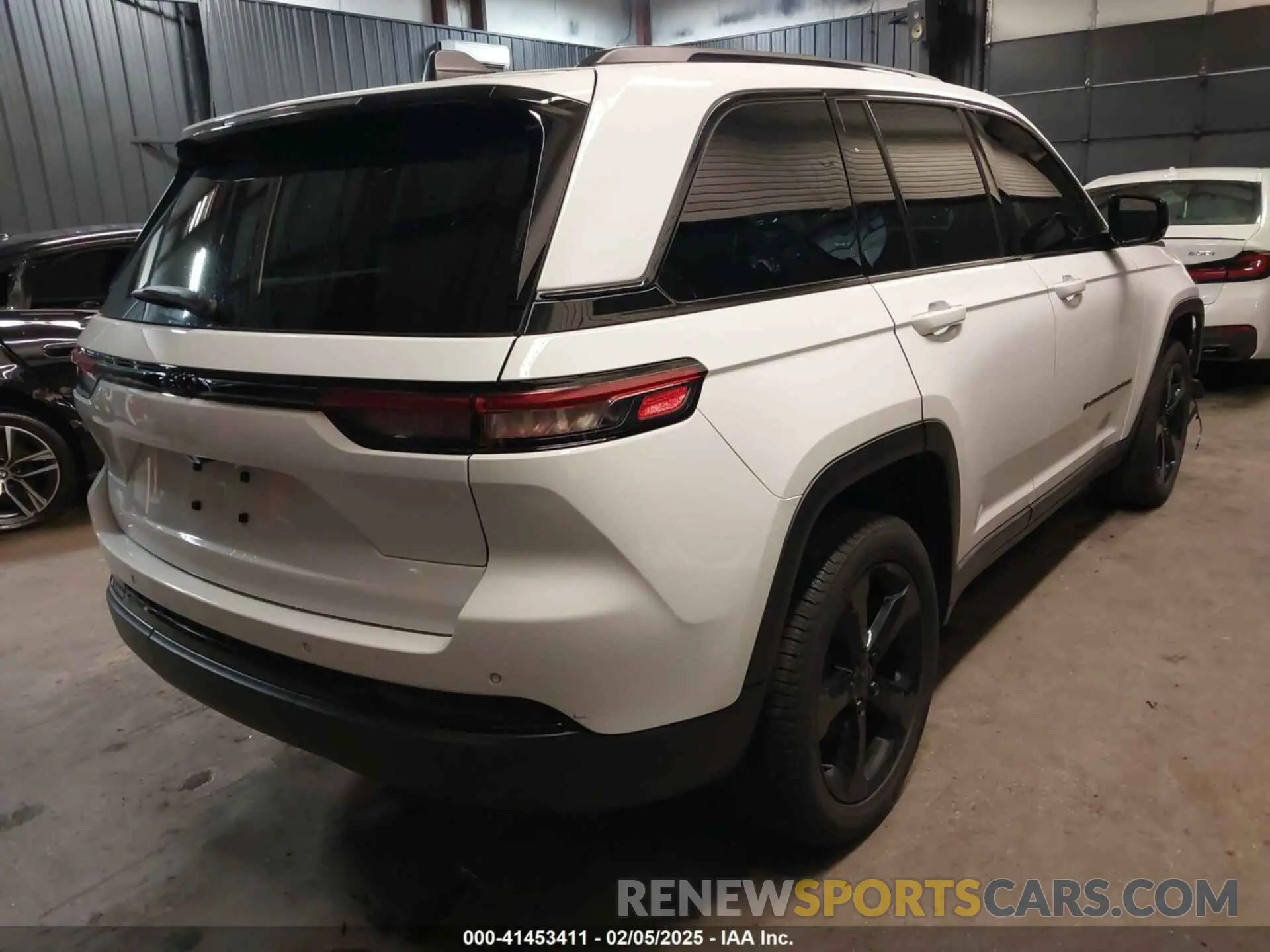 4 Photograph of a damaged car 1C4RJHBG3PC504354 JEEP GRAND CHEROKEE 2023