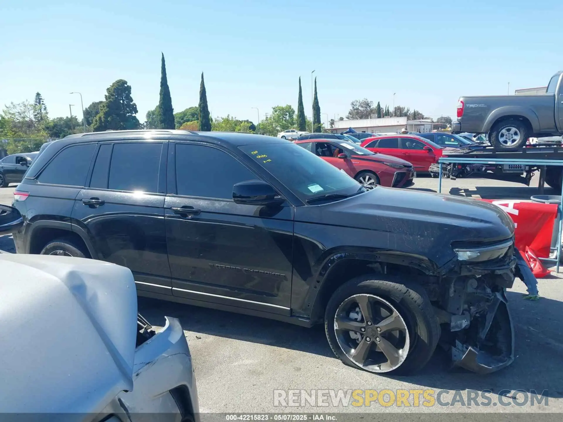 13 Photograph of a damaged car 1C4RJHBG3PC569205 JEEP GRAND CHEROKEE 2023