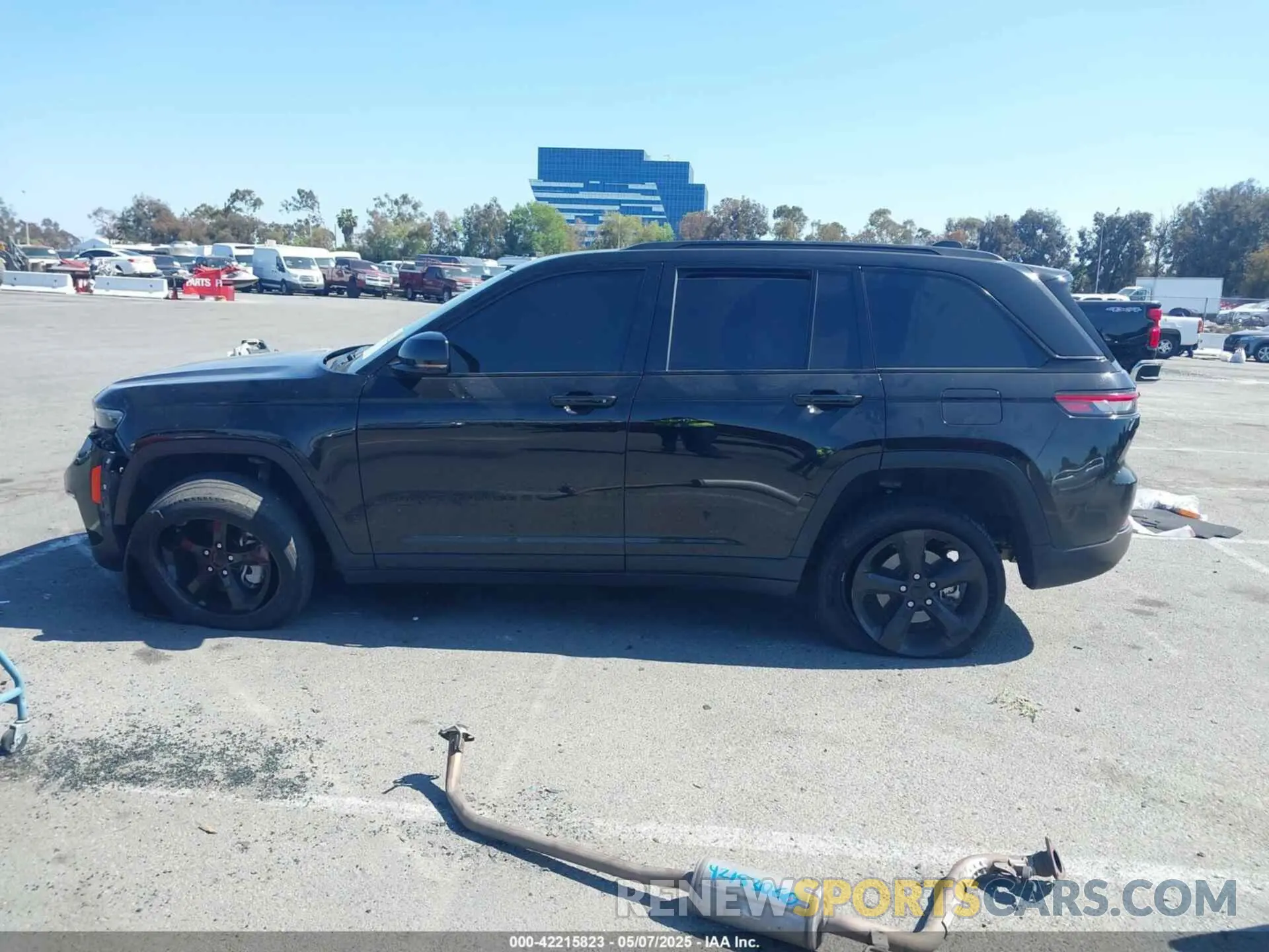 14 Photograph of a damaged car 1C4RJHBG3PC569205 JEEP GRAND CHEROKEE 2023