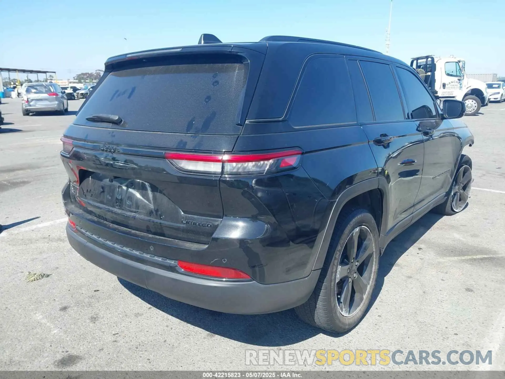 4 Photograph of a damaged car 1C4RJHBG3PC569205 JEEP GRAND CHEROKEE 2023