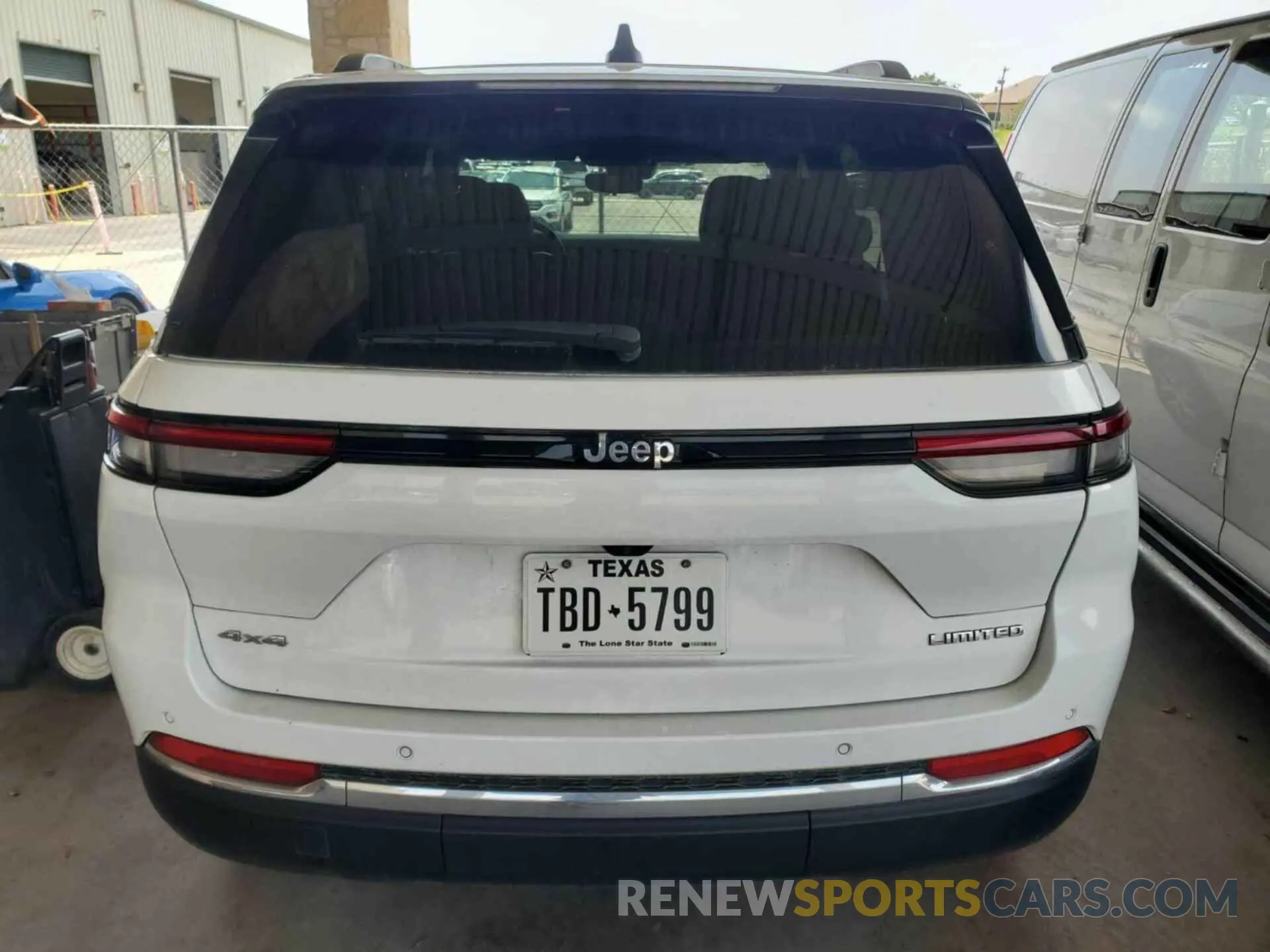 10 Photograph of a damaged car 1C4RJHBG3PC606625 JEEP GRAND CHEROKEE 2023