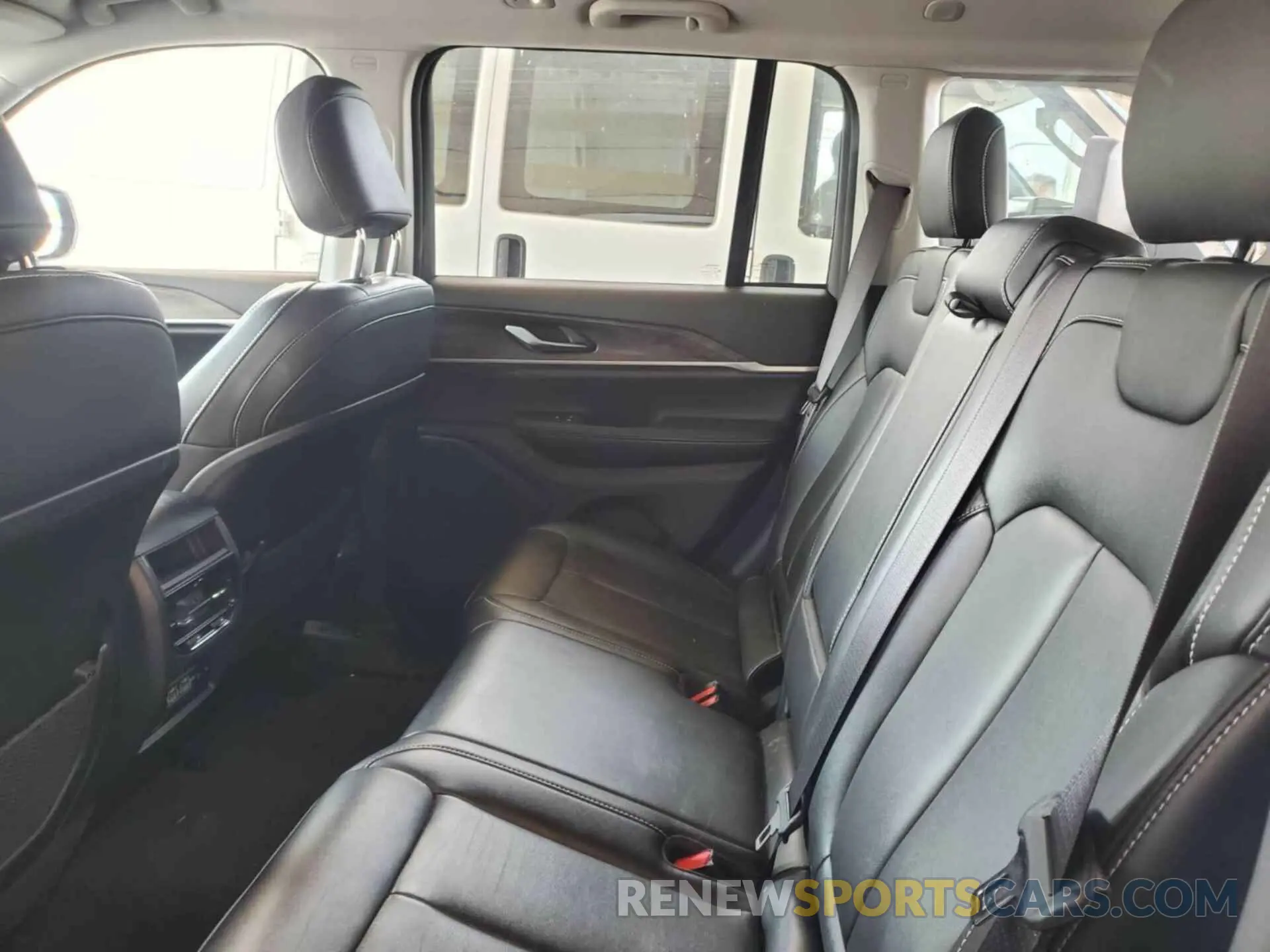 2 Photograph of a damaged car 1C4RJHBG3PC606625 JEEP GRAND CHEROKEE 2023
