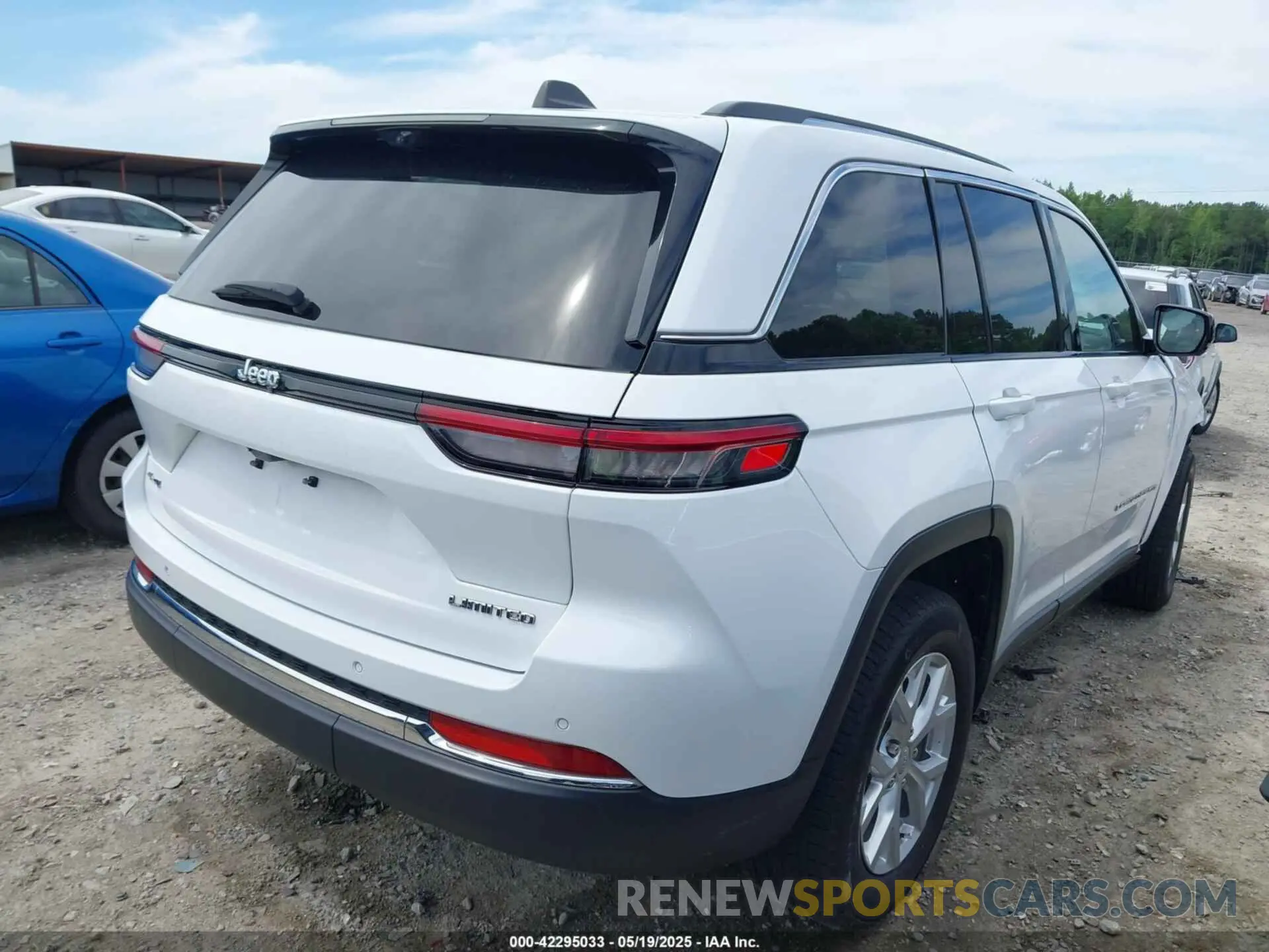 4 Photograph of a damaged car 1C4RJHBG3PC625434 JEEP GRAND CHEROKEE 2023