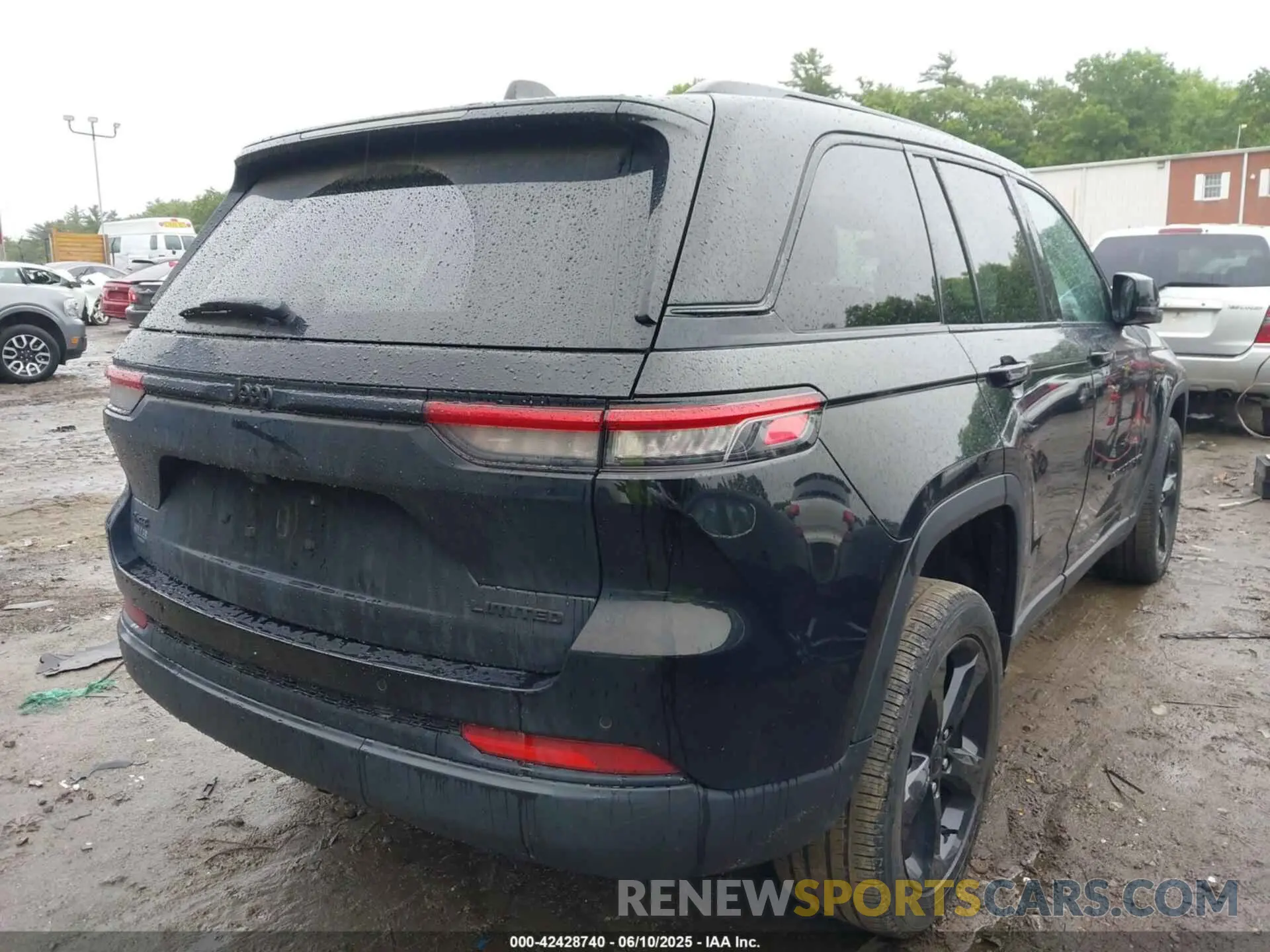 4 Photograph of a damaged car 1C4RJHBG4PC514407 JEEP GRAND CHEROKEE 2023