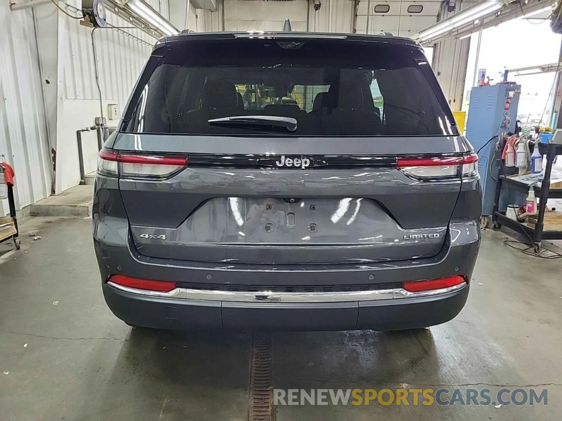 17 Photograph of a damaged car 1C4RJHBG4PC634367 JEEP GRAND CHEROKEE 2023